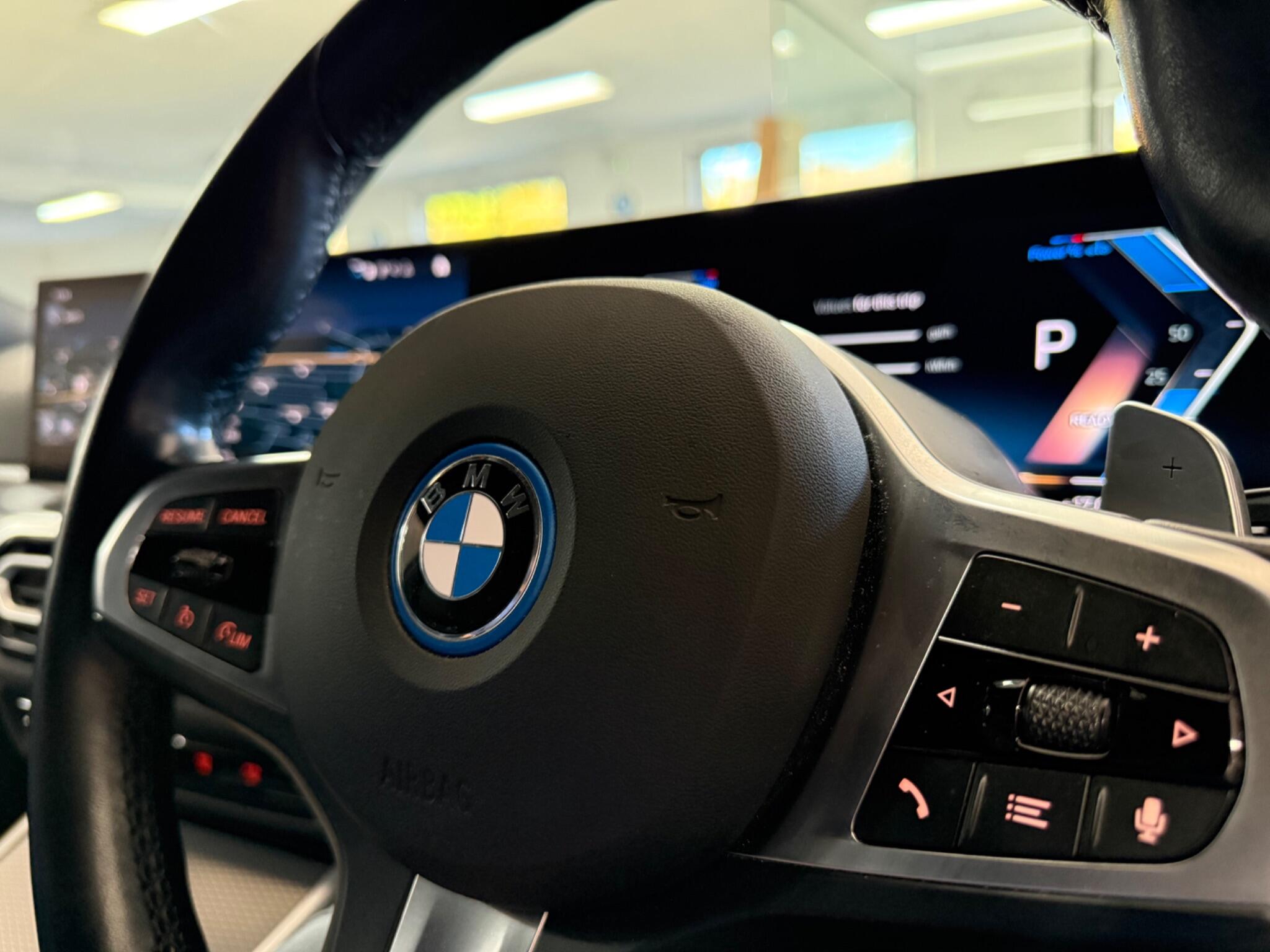 BMW 3 Series view 17