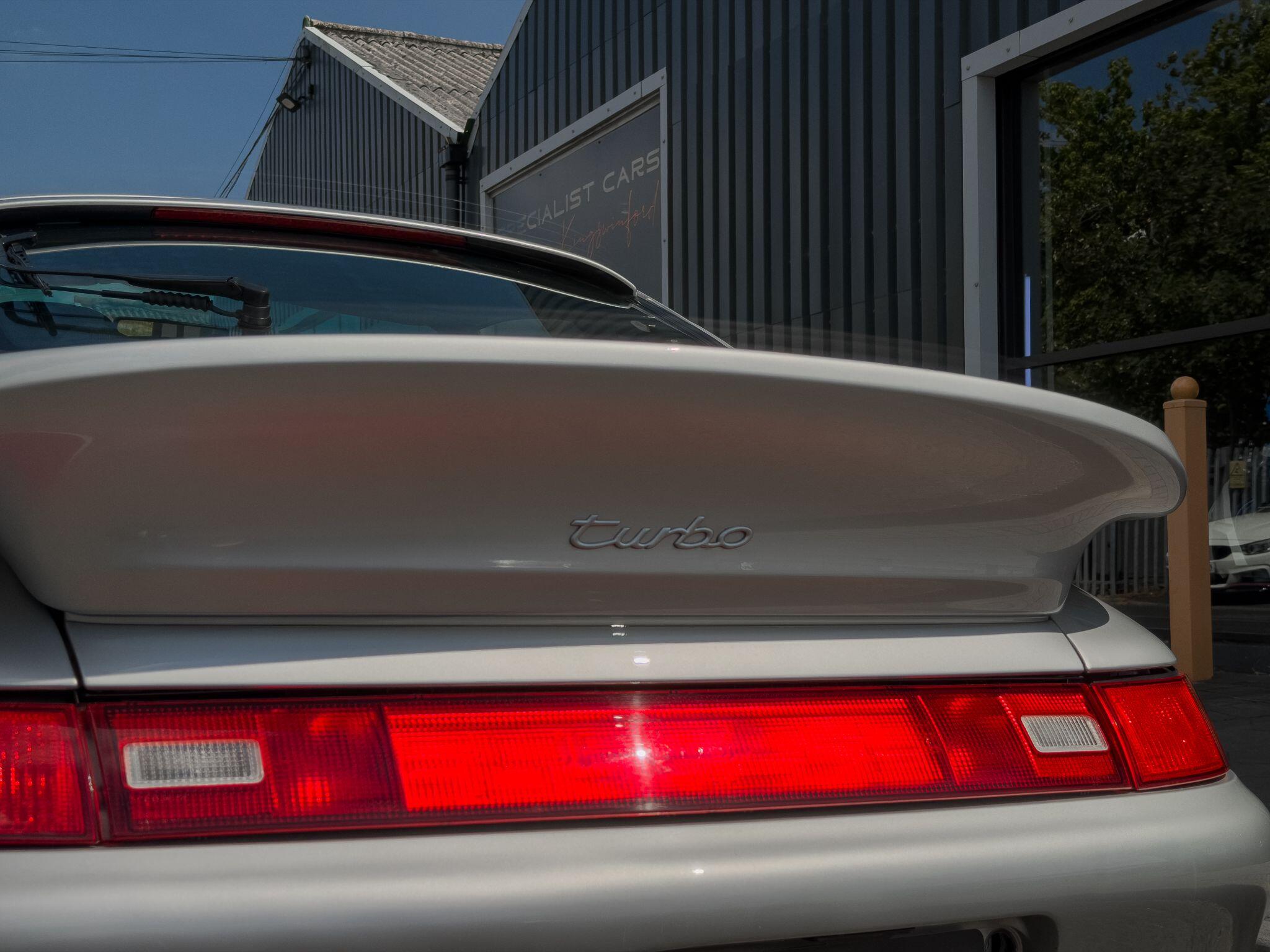 Porsche 911 view 6