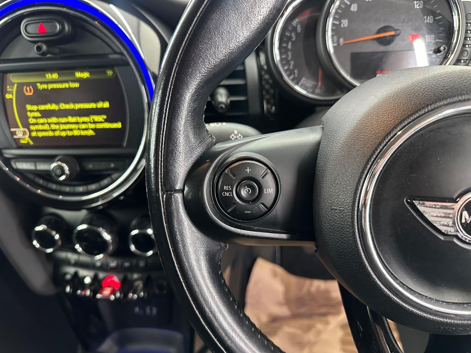 MINI Hatch view 34
