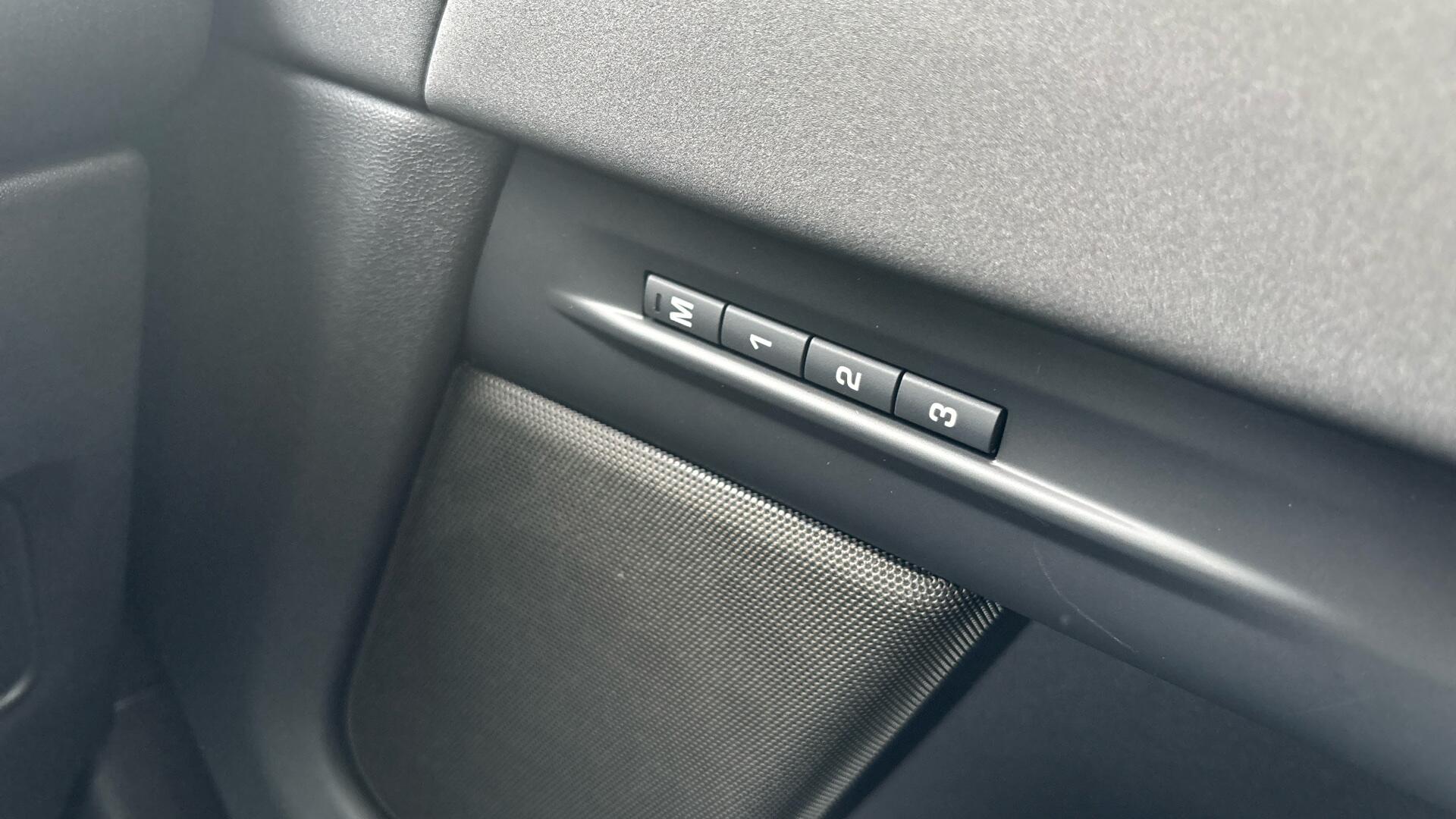 Land Rover Range Rover Evoque view 49