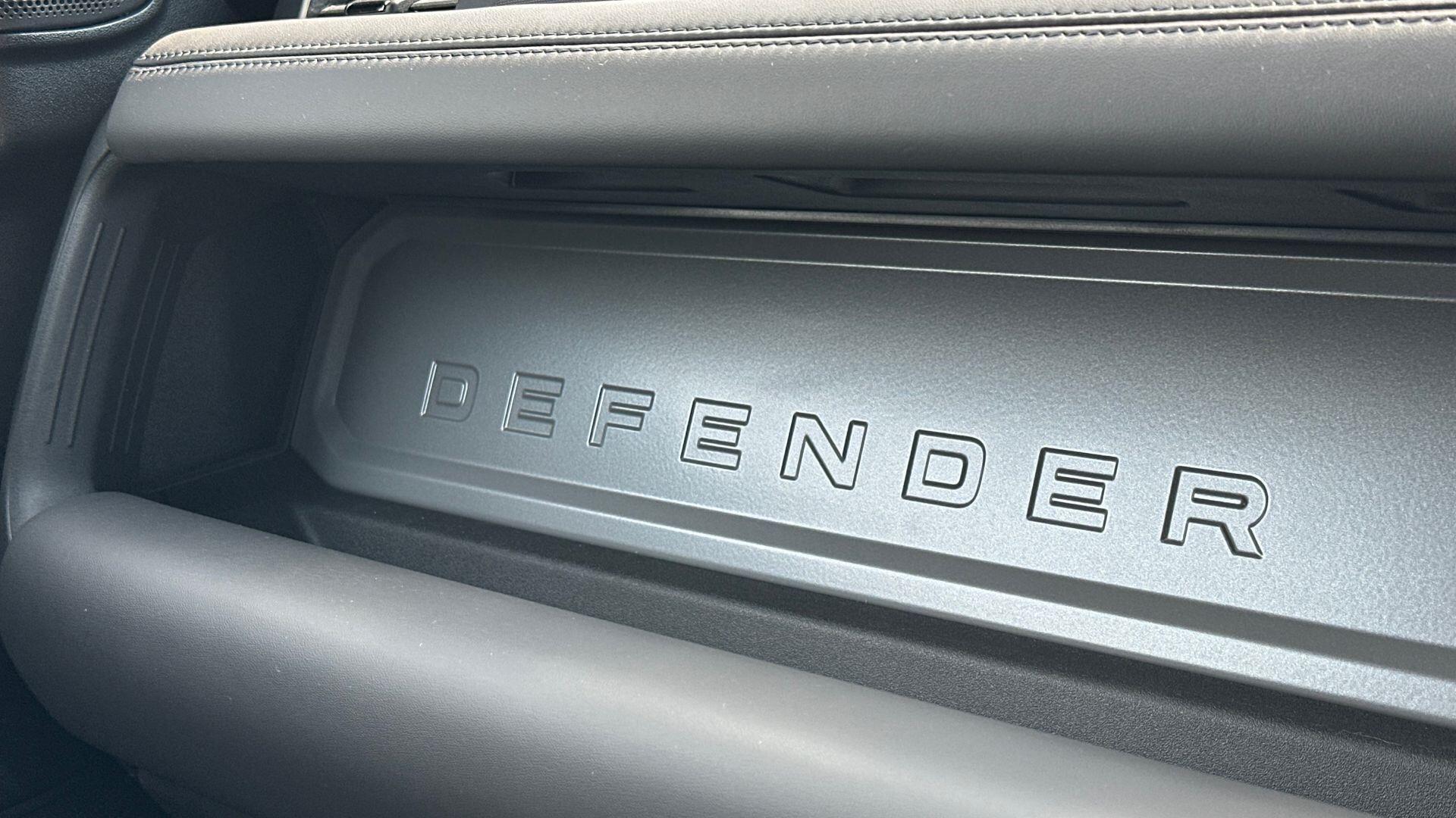 Land Rover Defender view 30