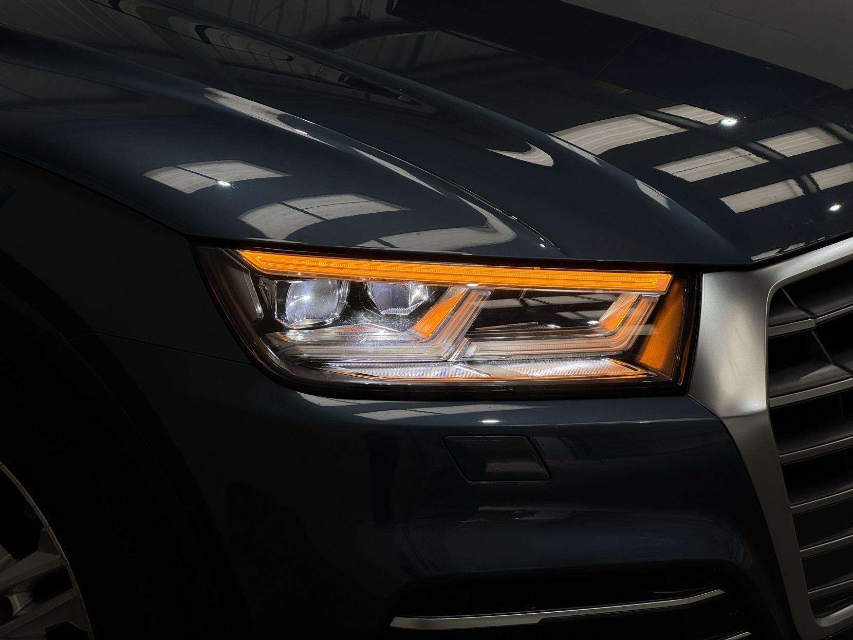 Audi Q5 view 7