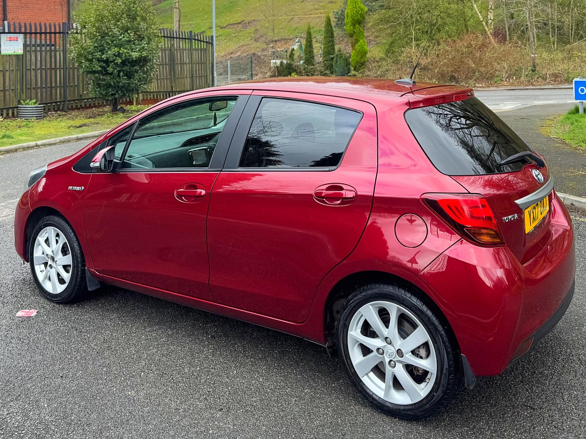 2017 Toyota Yaris 1.5 VVT-h Excel E-CVT Euro 6 (s/s) 5dr (15in Alloy) image 28