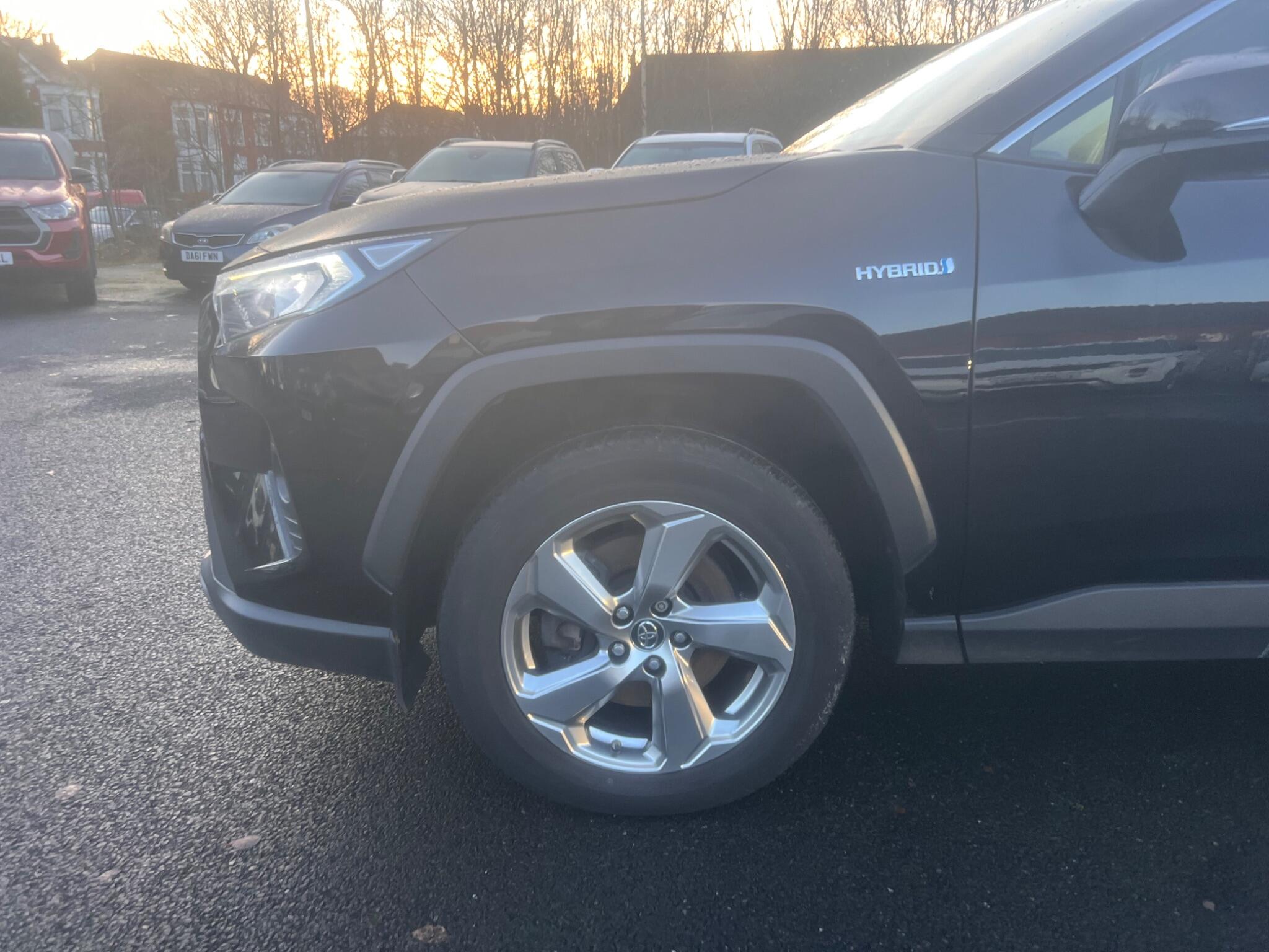 2019 Toyota RAV4 2.5 VVT-h Design CVT Euro 6 (s/s) 5dr • 116,015 miles image 11