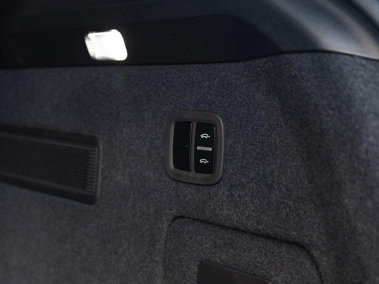 Porsche Cayenne view 43