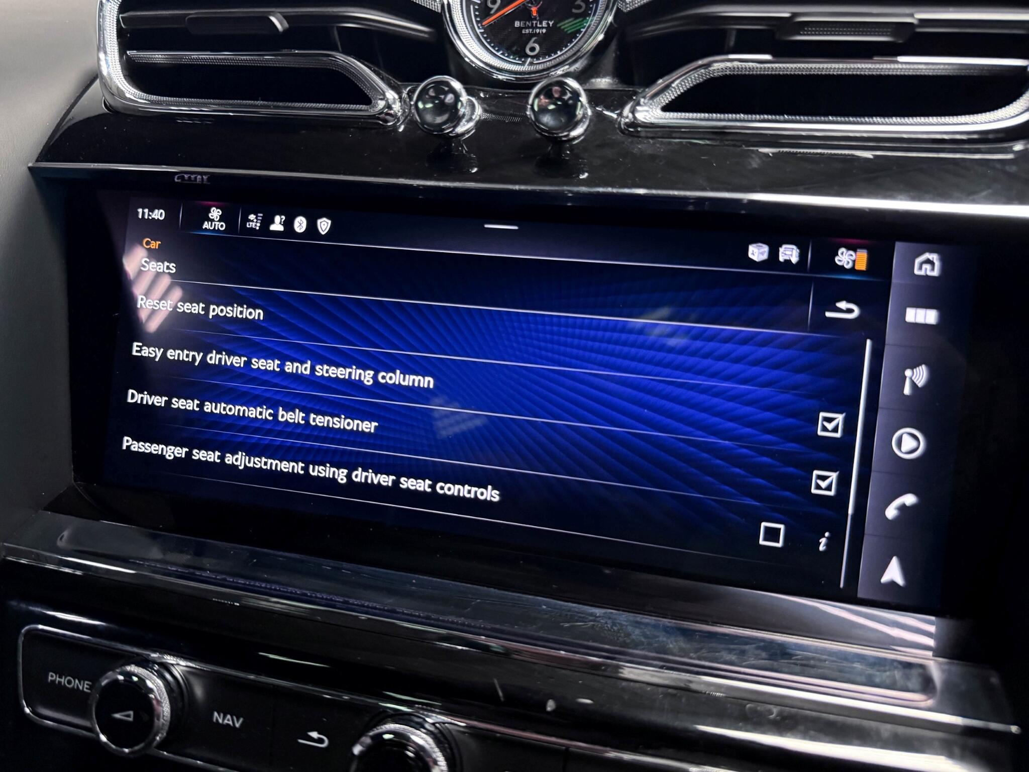 Bentley Bentayga view 70