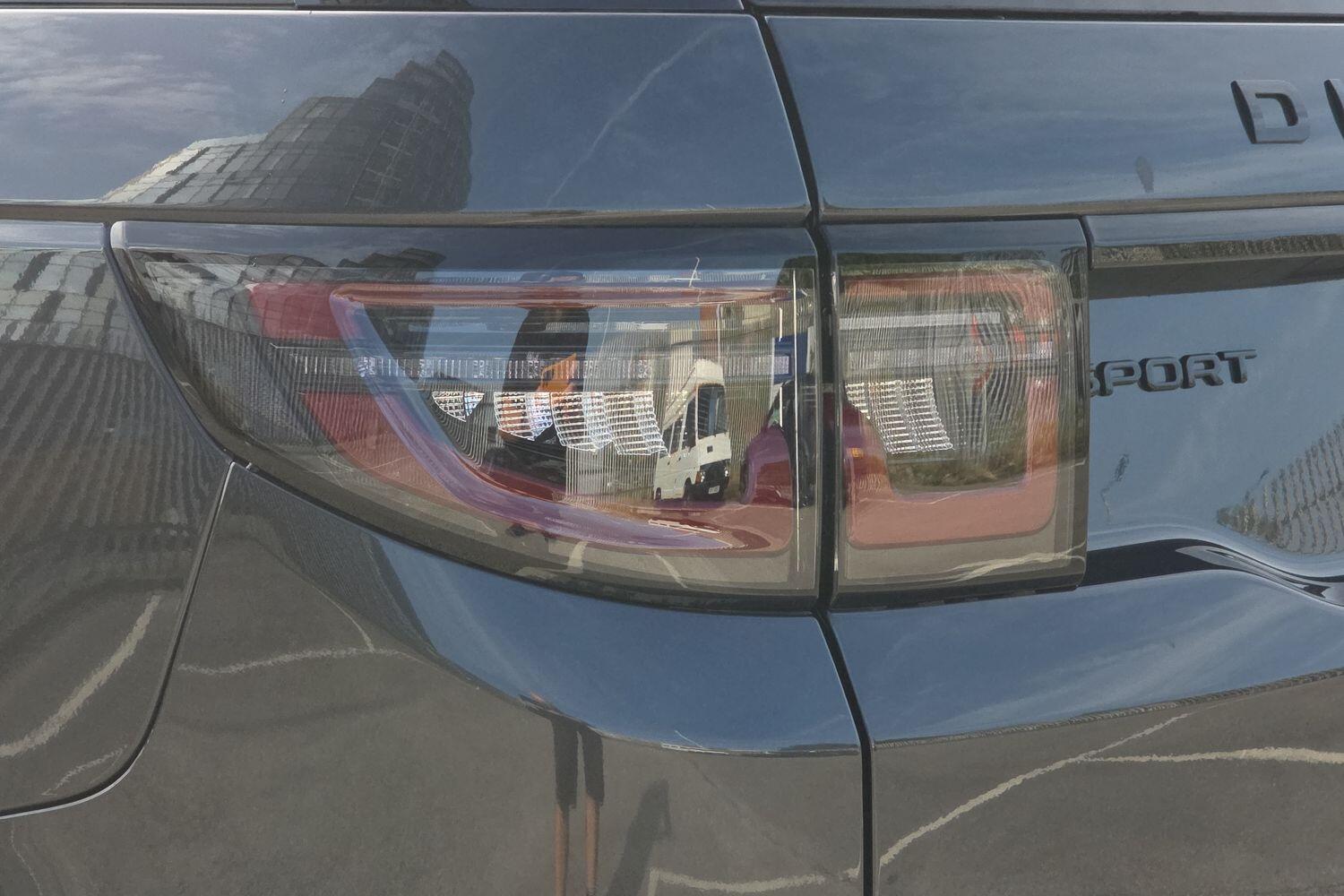 Land Rover Discovery Sport view 14