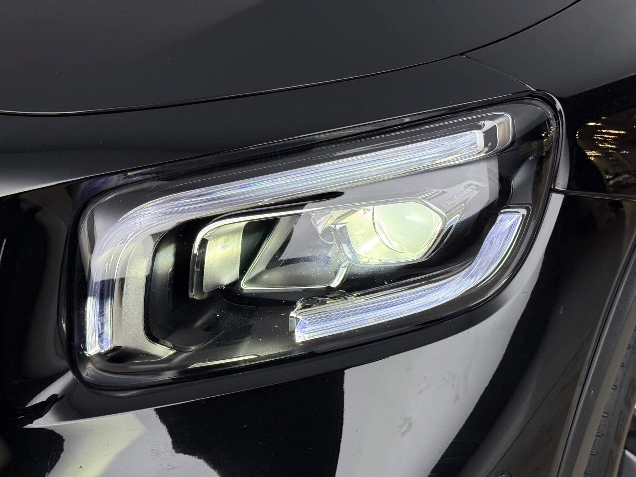 Mercedes-Benz GLB view 12