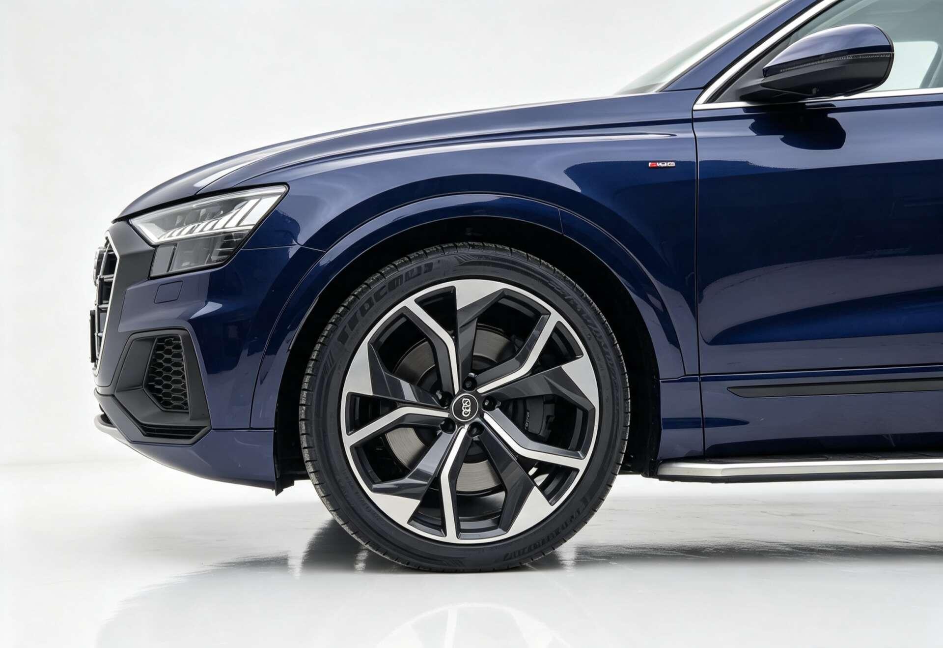 Audi Q8 view 15