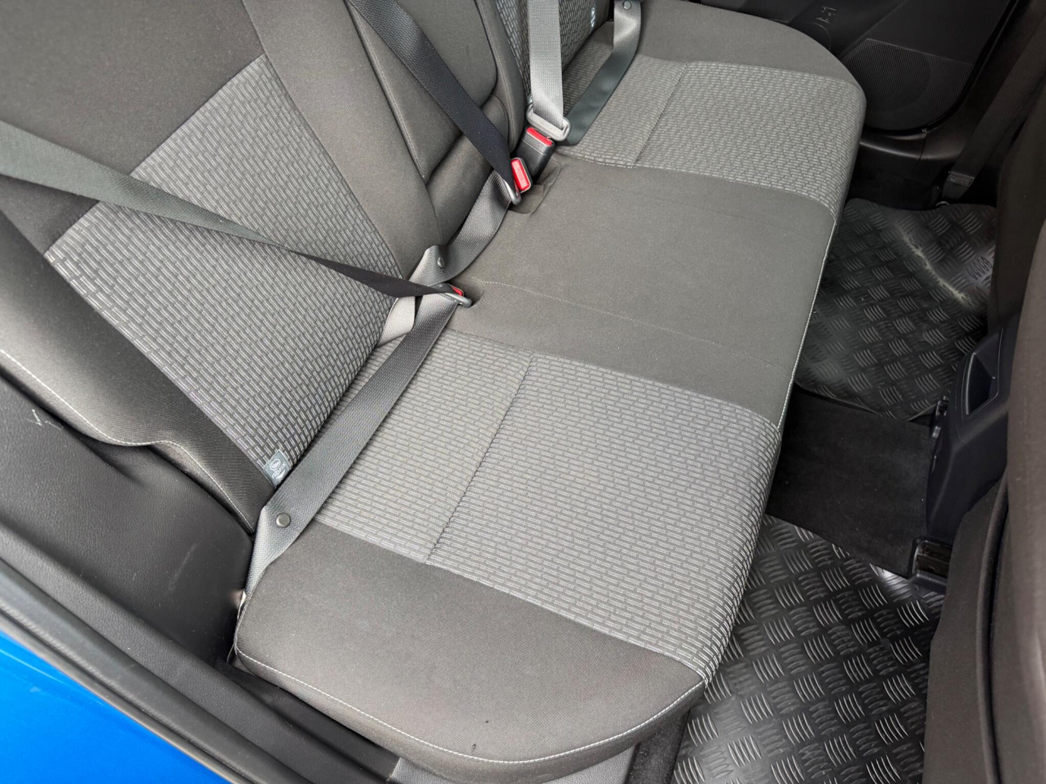 Toyota Auris view 11