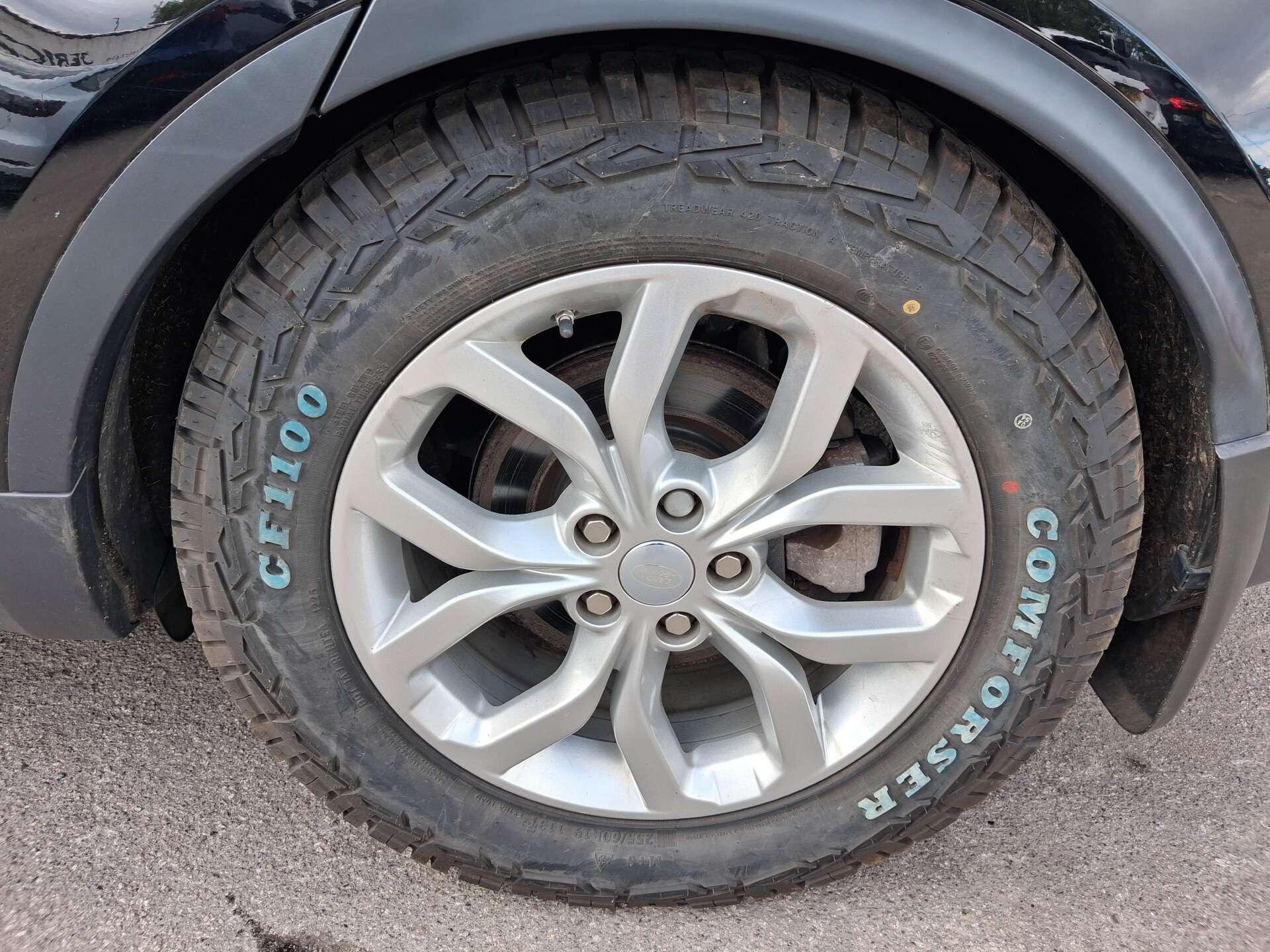 Land Rover Discovery view 26