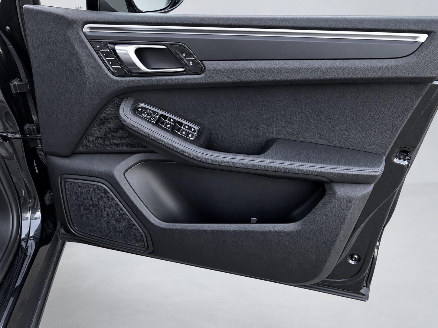 Porsche Macan view 18