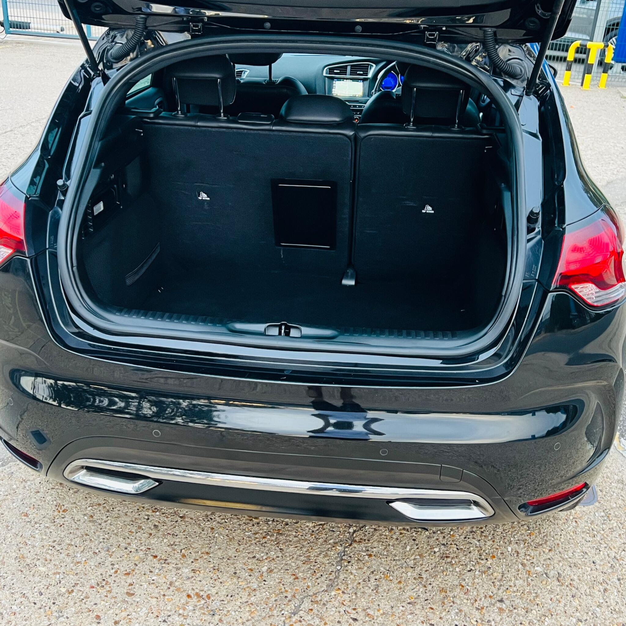 DS Automobiles DS 4 Crossback view 16