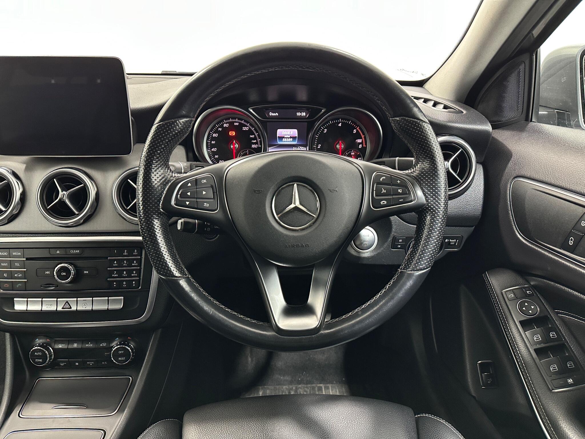 Mercedes-Benz Gla view 13