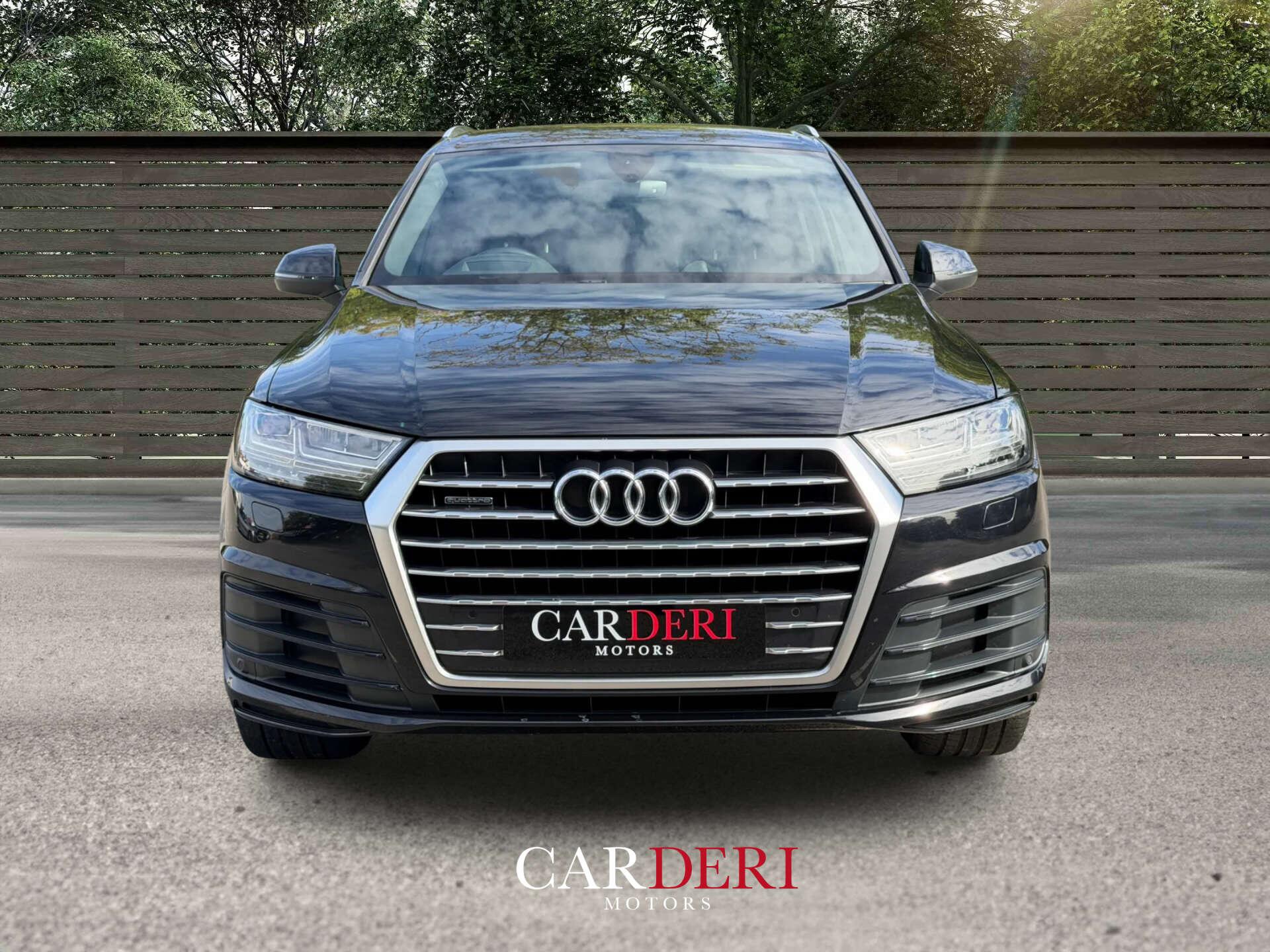 Audi Q7 view 9