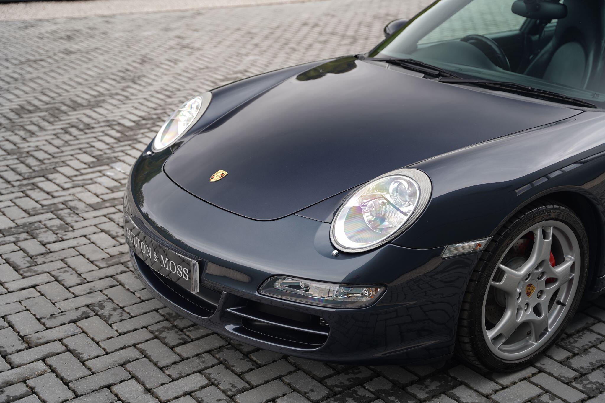 Porsche 911 view 28