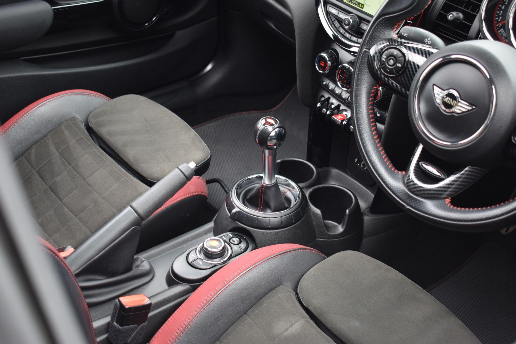Mini Hatch view 7
