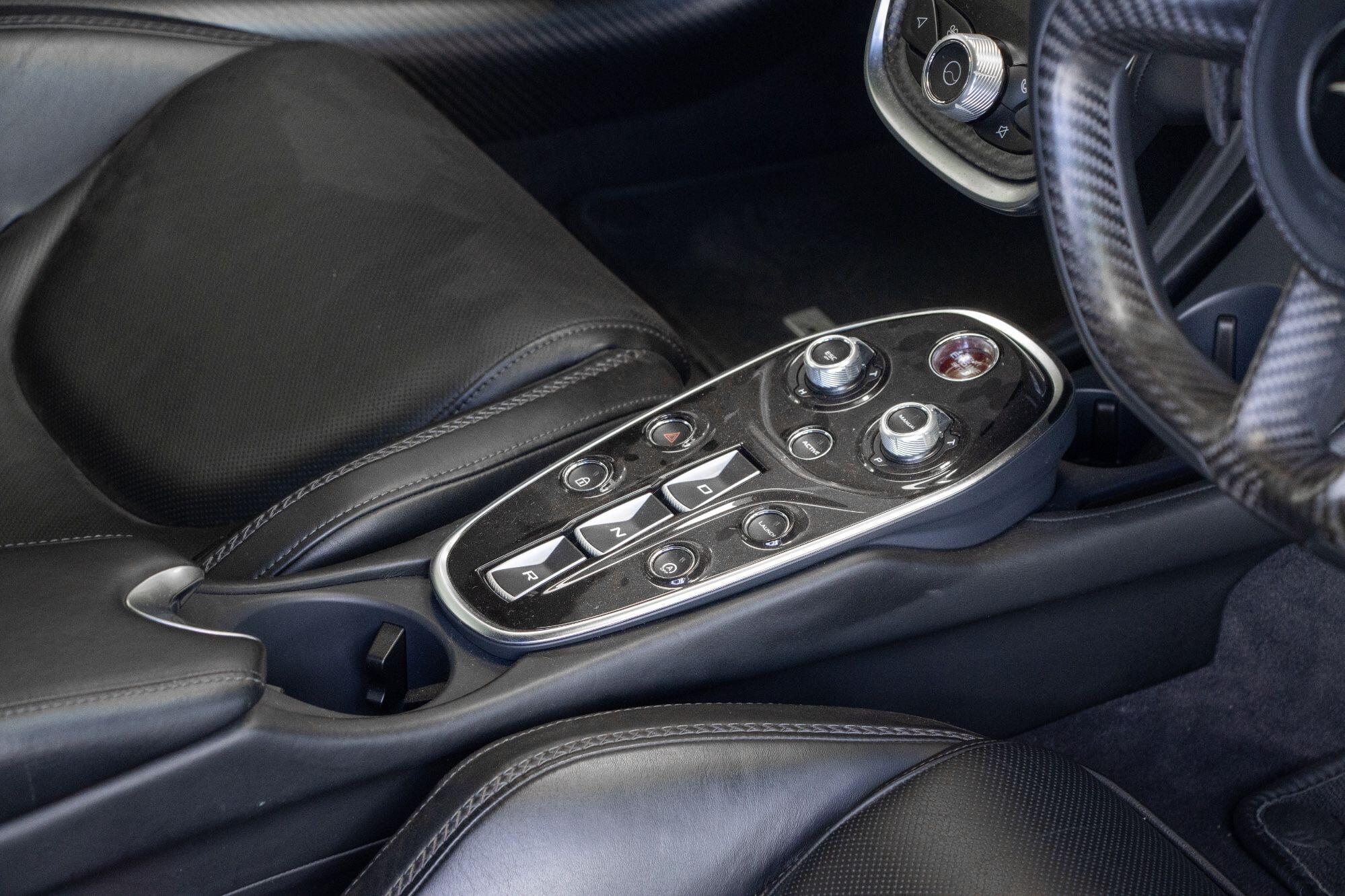 Mclaren GT view 40