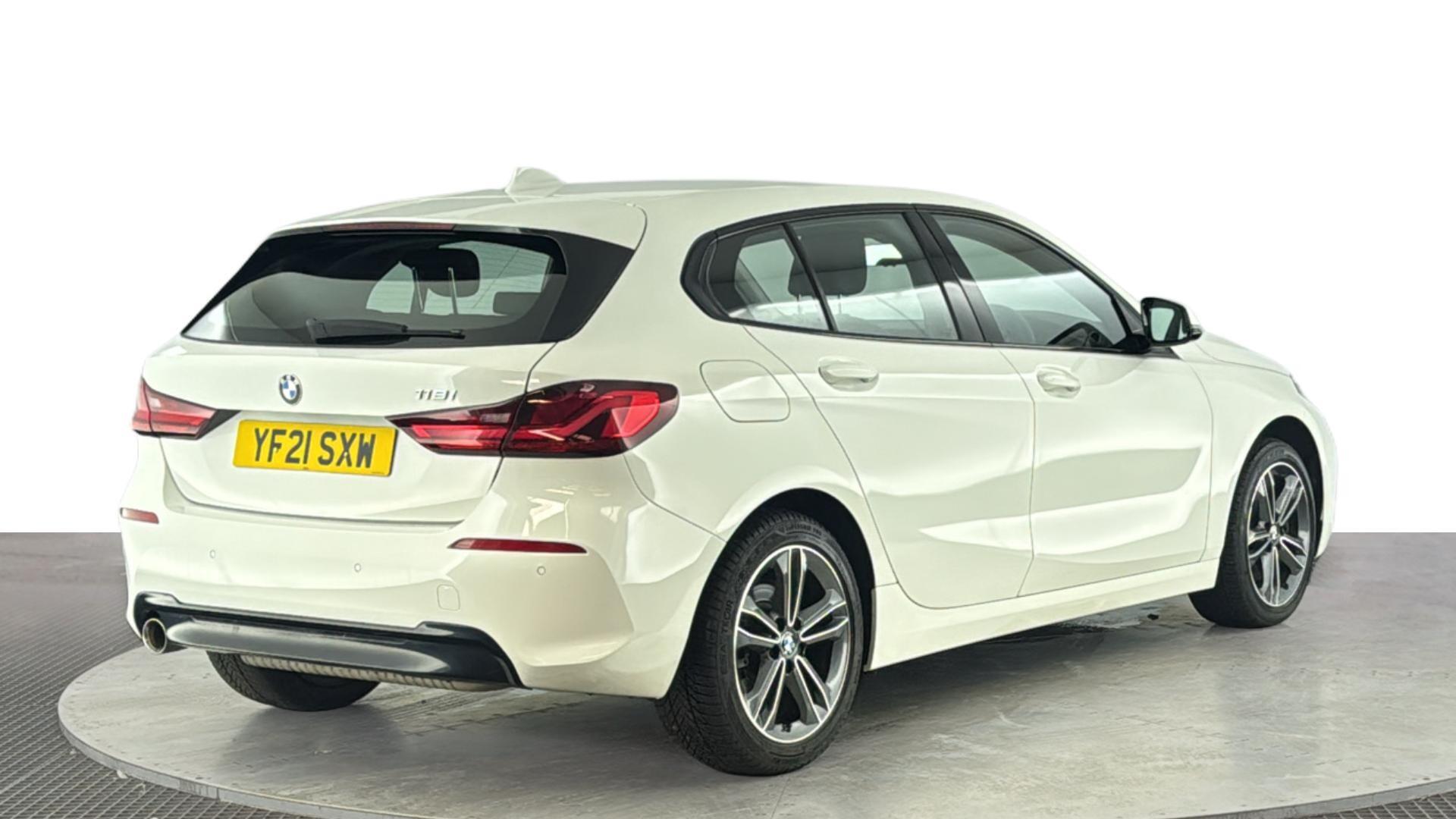 BMW 1 Series view 4