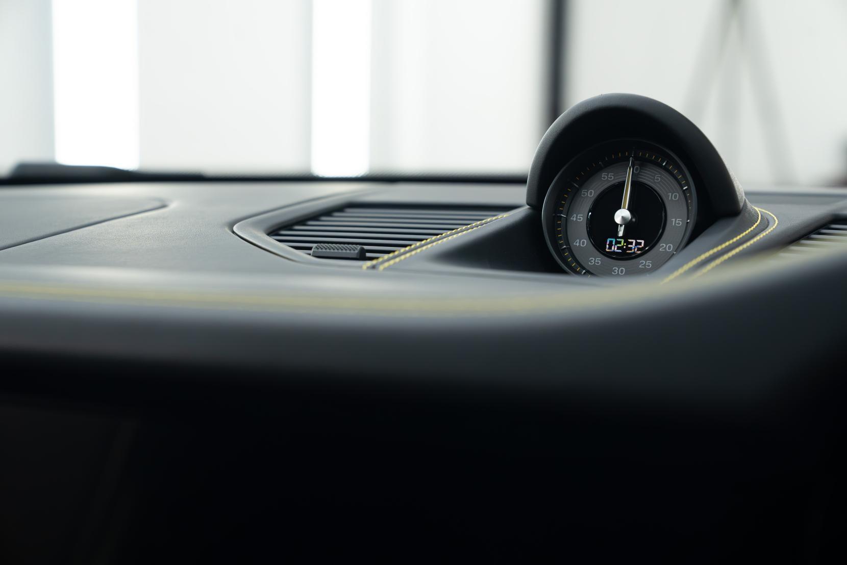 Porsche 911 view 10