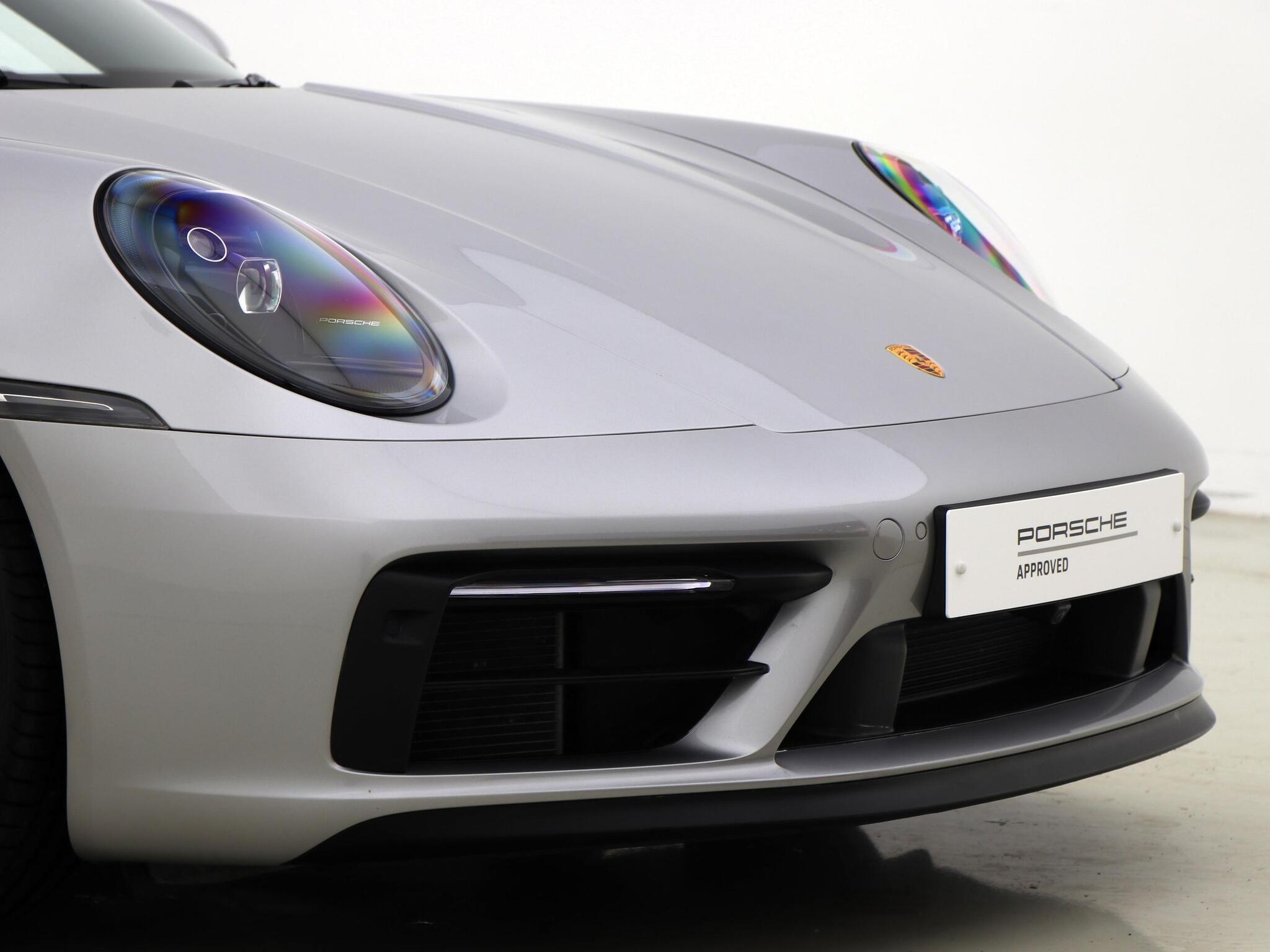 Porsche 911 view 10