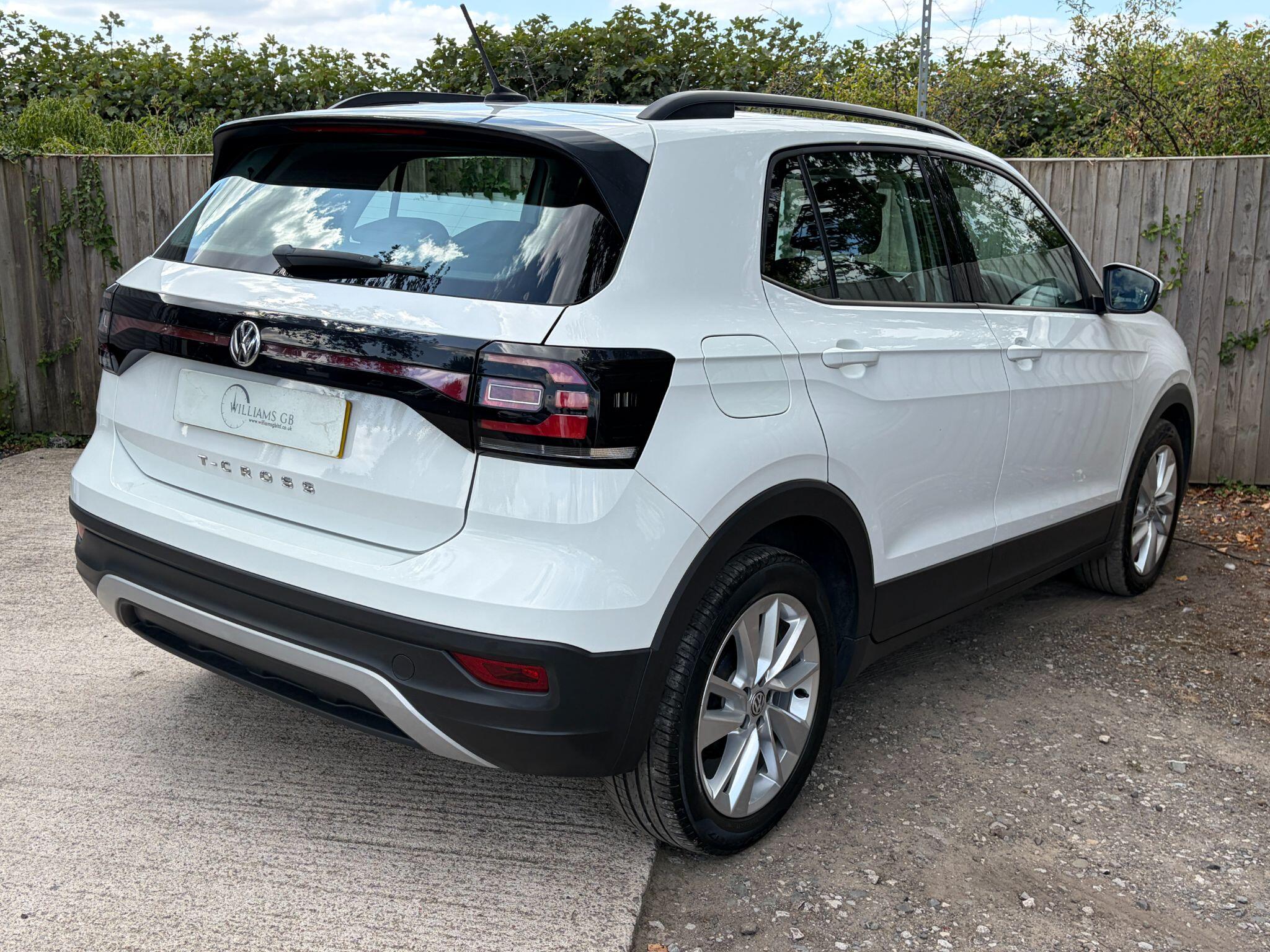 Volkswagen T-Cross view 9