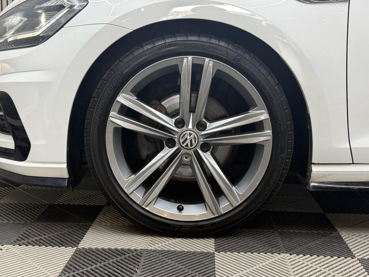 Volkswagen Golf view 4