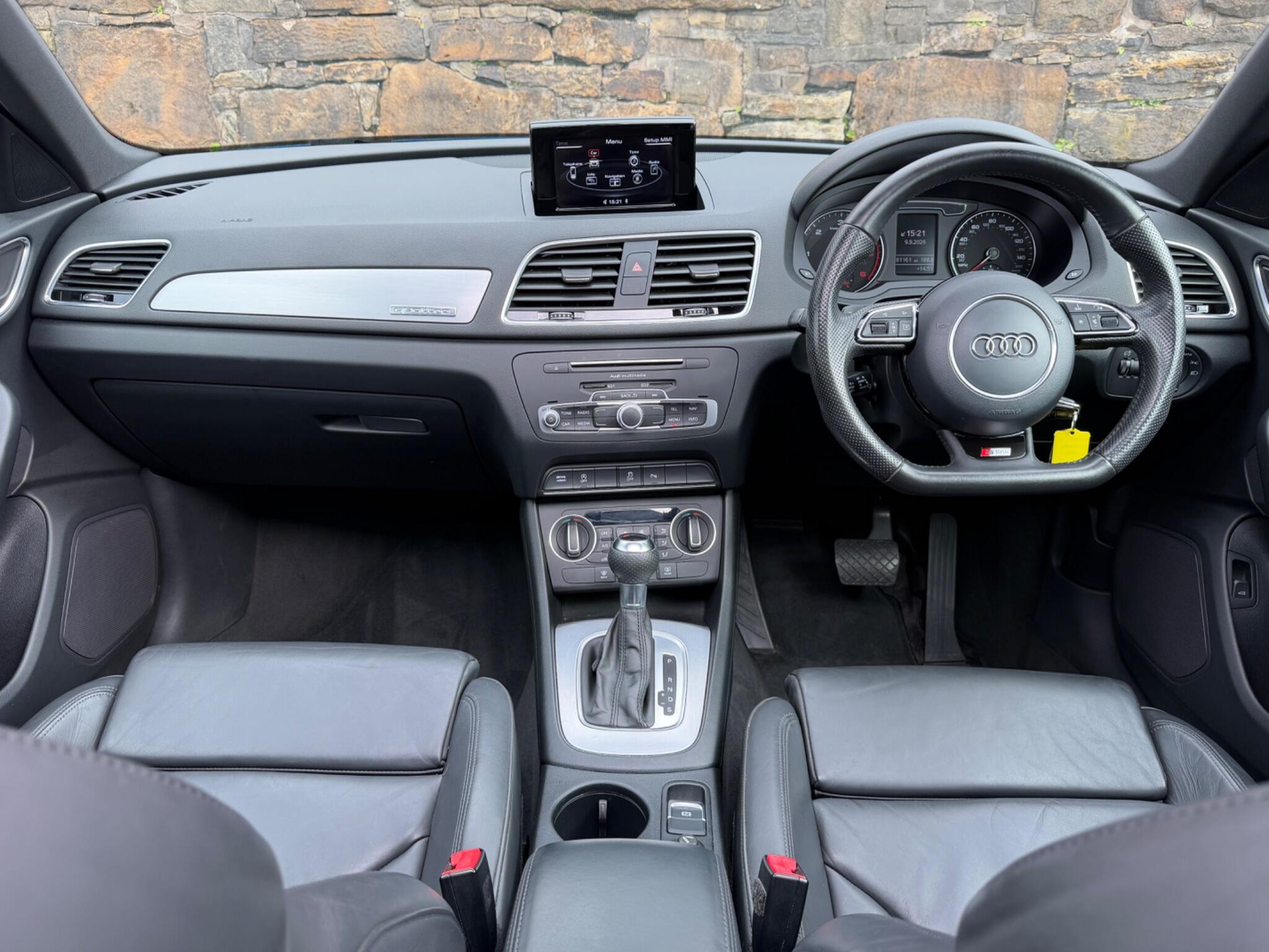 Audi Q3 view 12