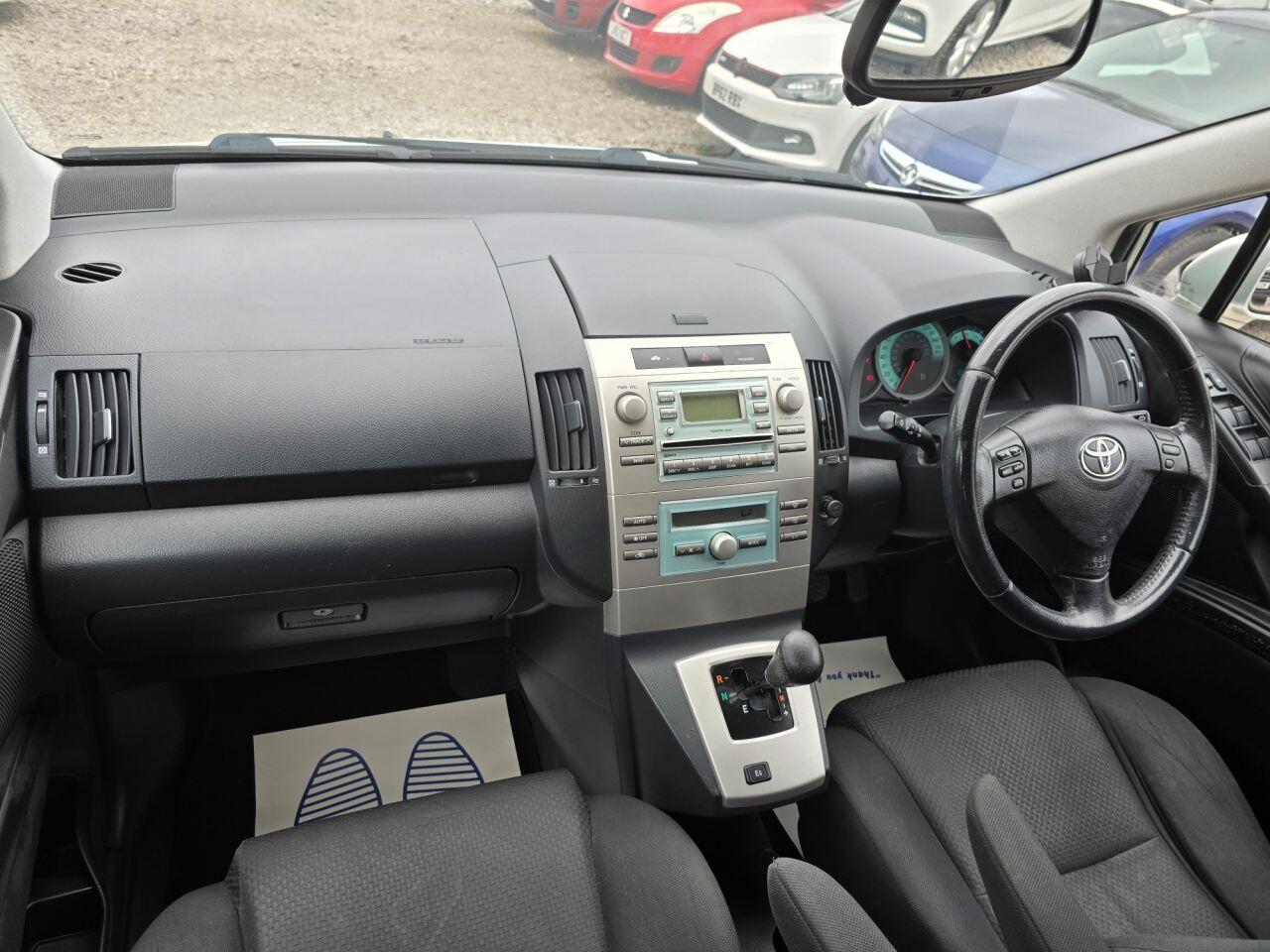 Toyota Corolla Verso view 17