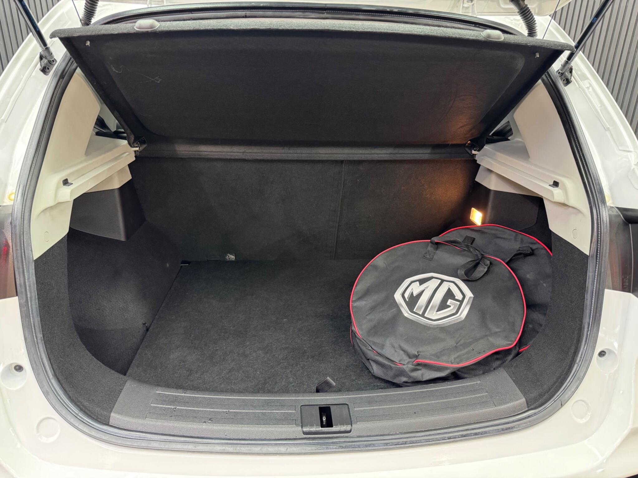 MG ZS view 28
