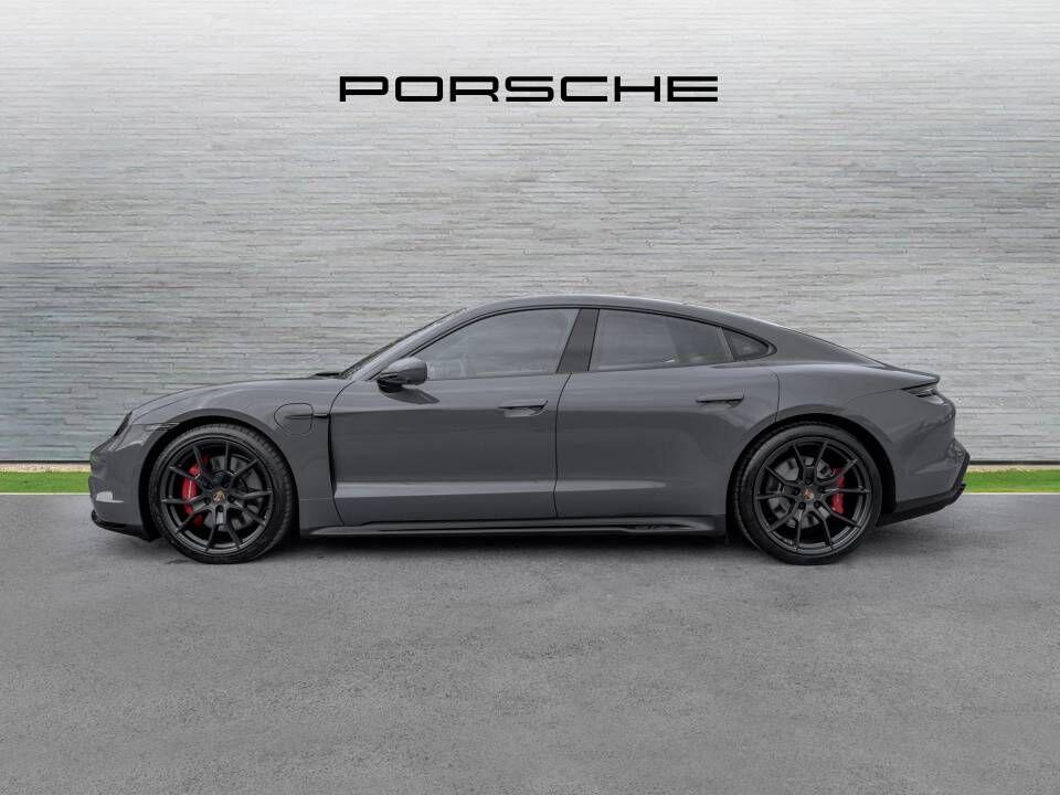 Porsche Taycan view 41