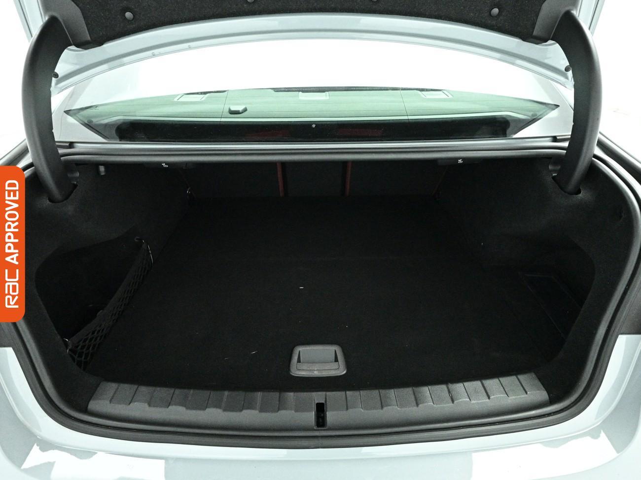BMW 3 Series view 28