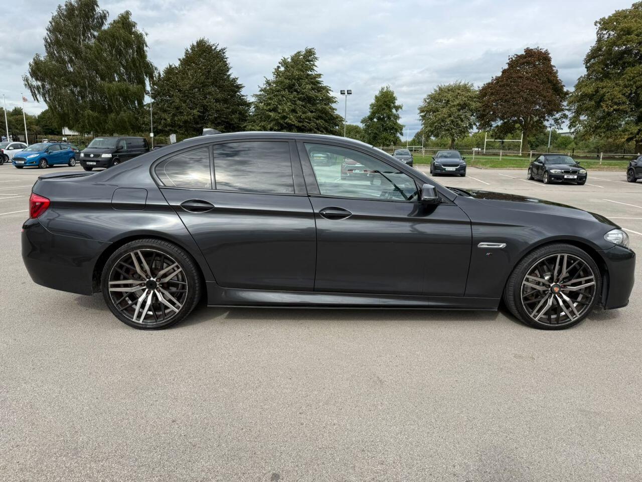 BMW 5 Series view 18