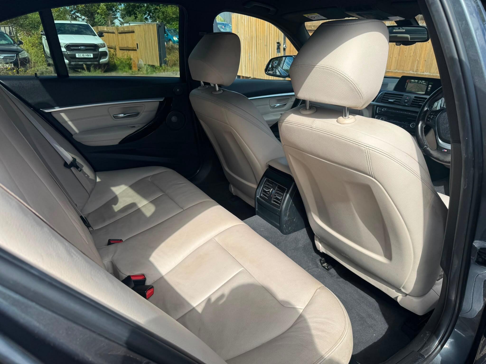 BMW 3 Series view 32