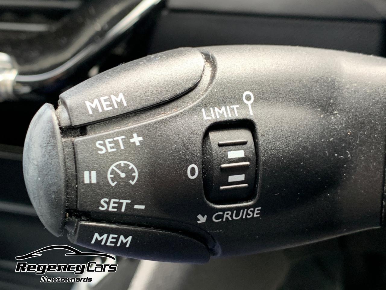 Peugeot 208 view 17