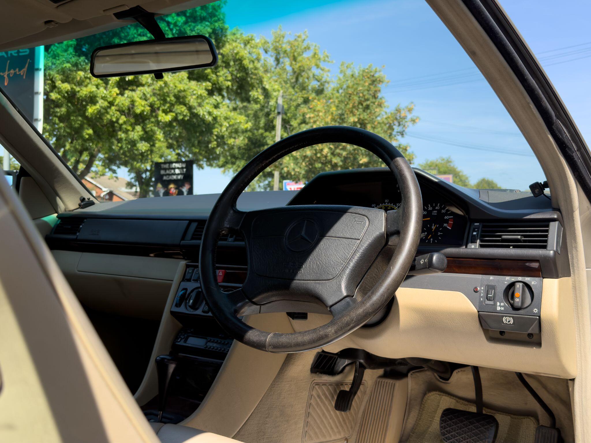 Mercedes-Benz E Class view 3