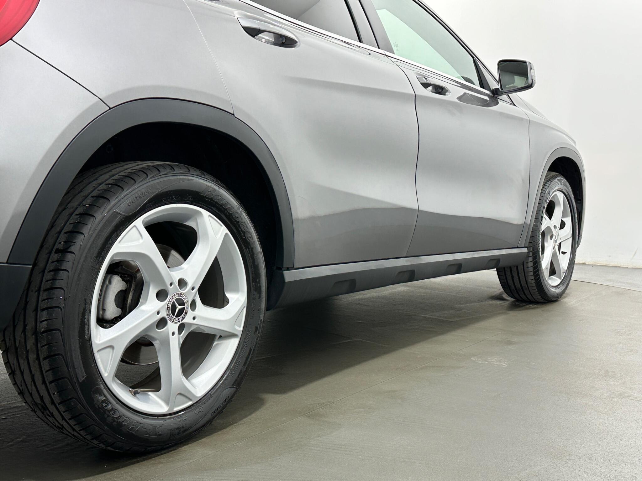 Mercedes-Benz Gla view 51