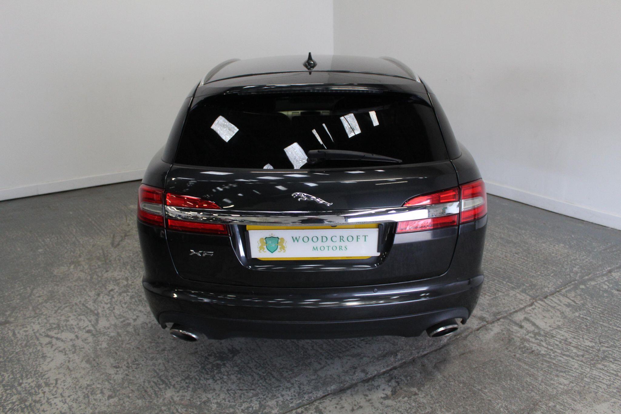 Jaguar XF view 14