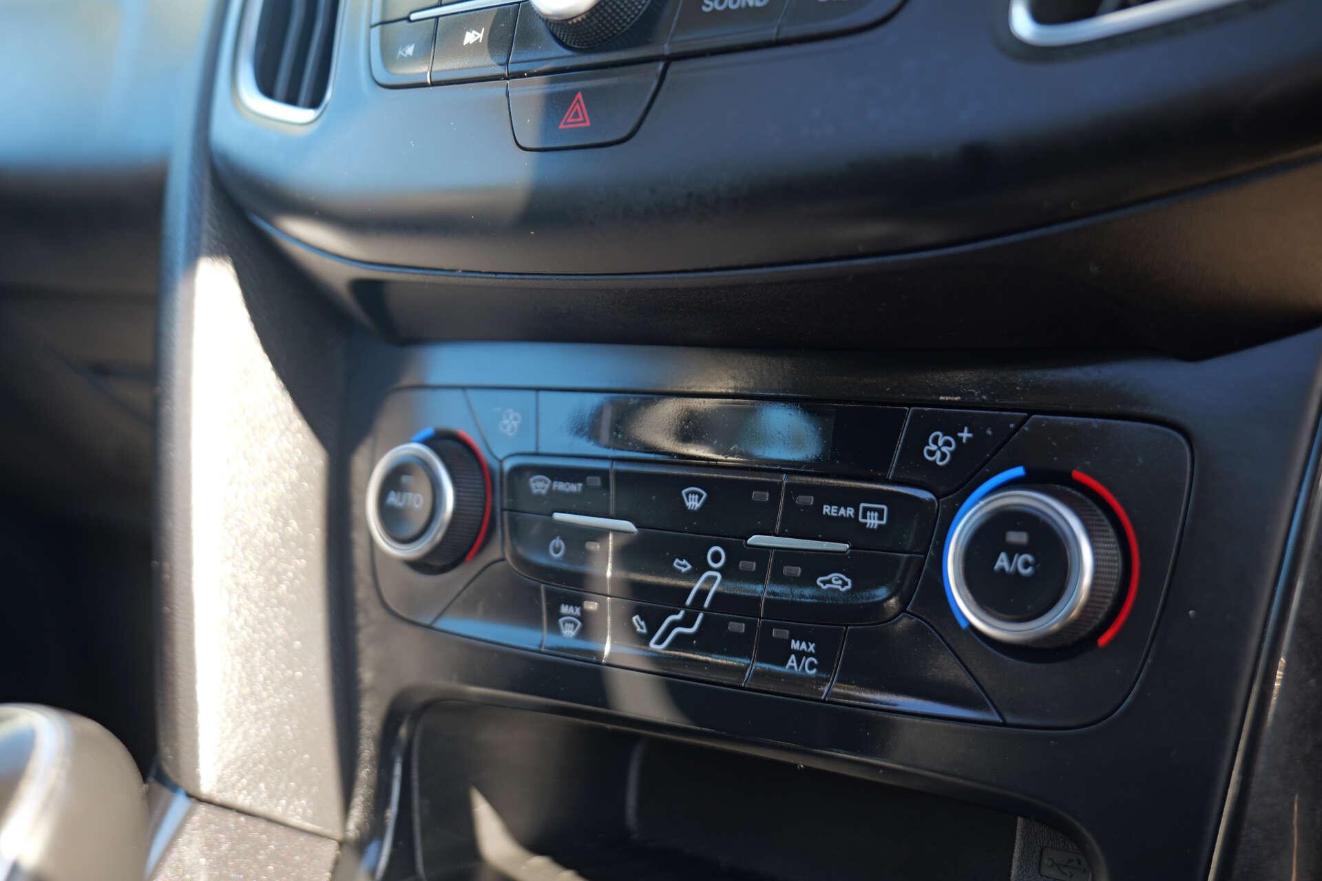 Ford Focus view 32
