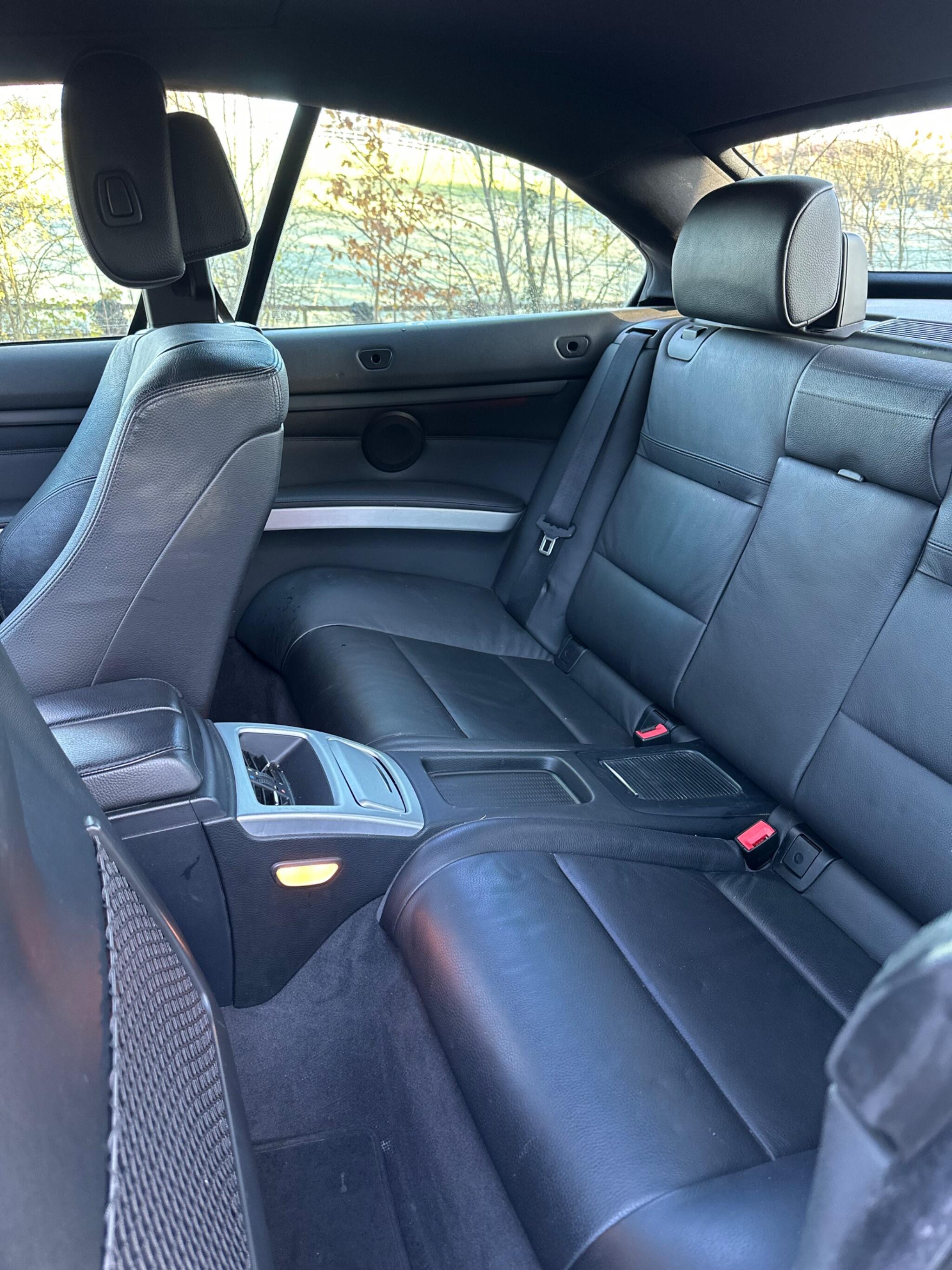 2010 BMW 3 Series image 14
