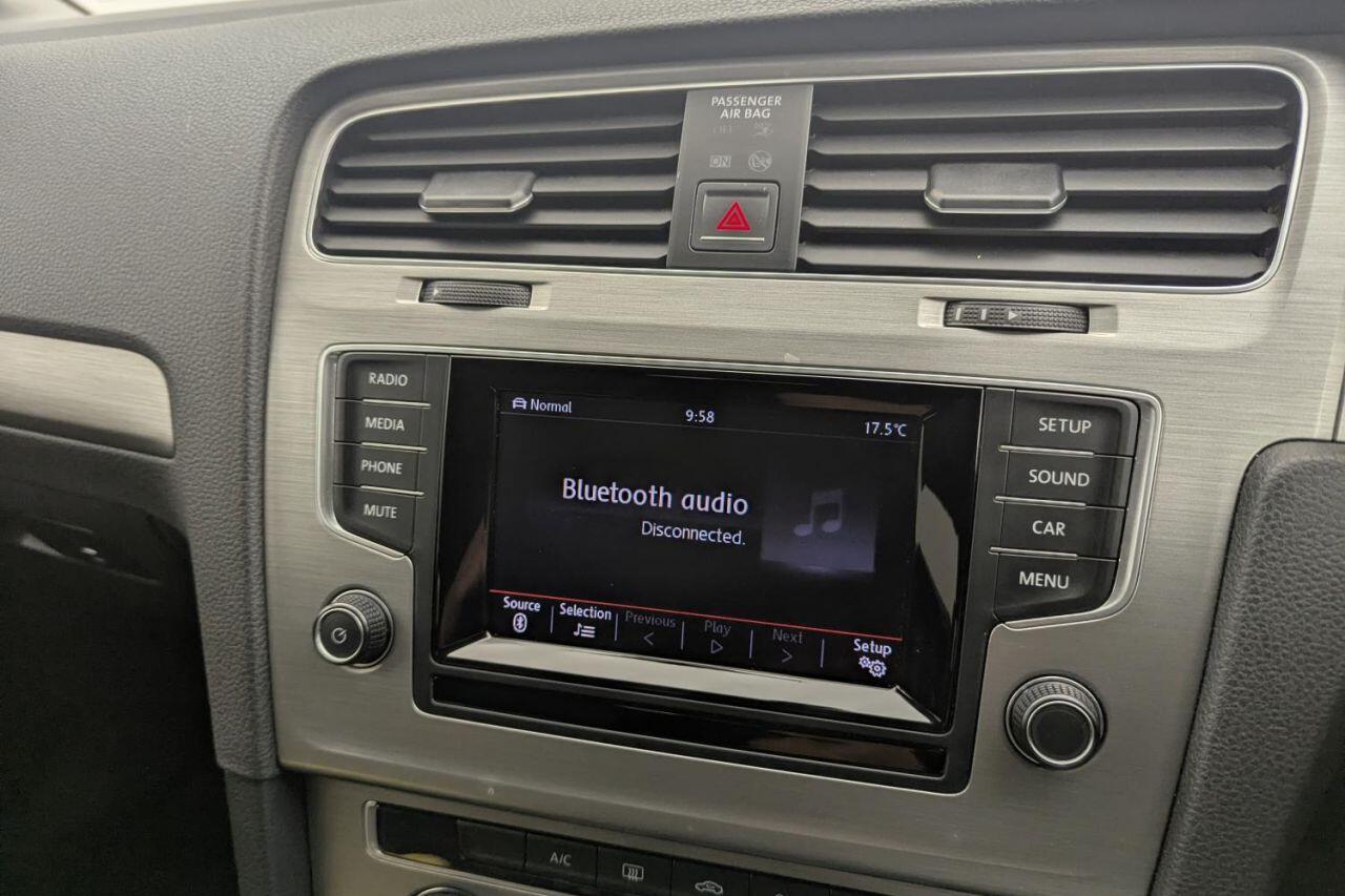 Volkswagen Golf view 17