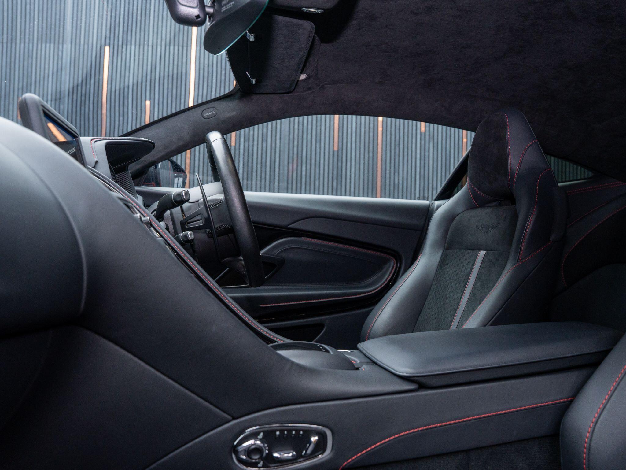 Aston Martin DB11 view 33