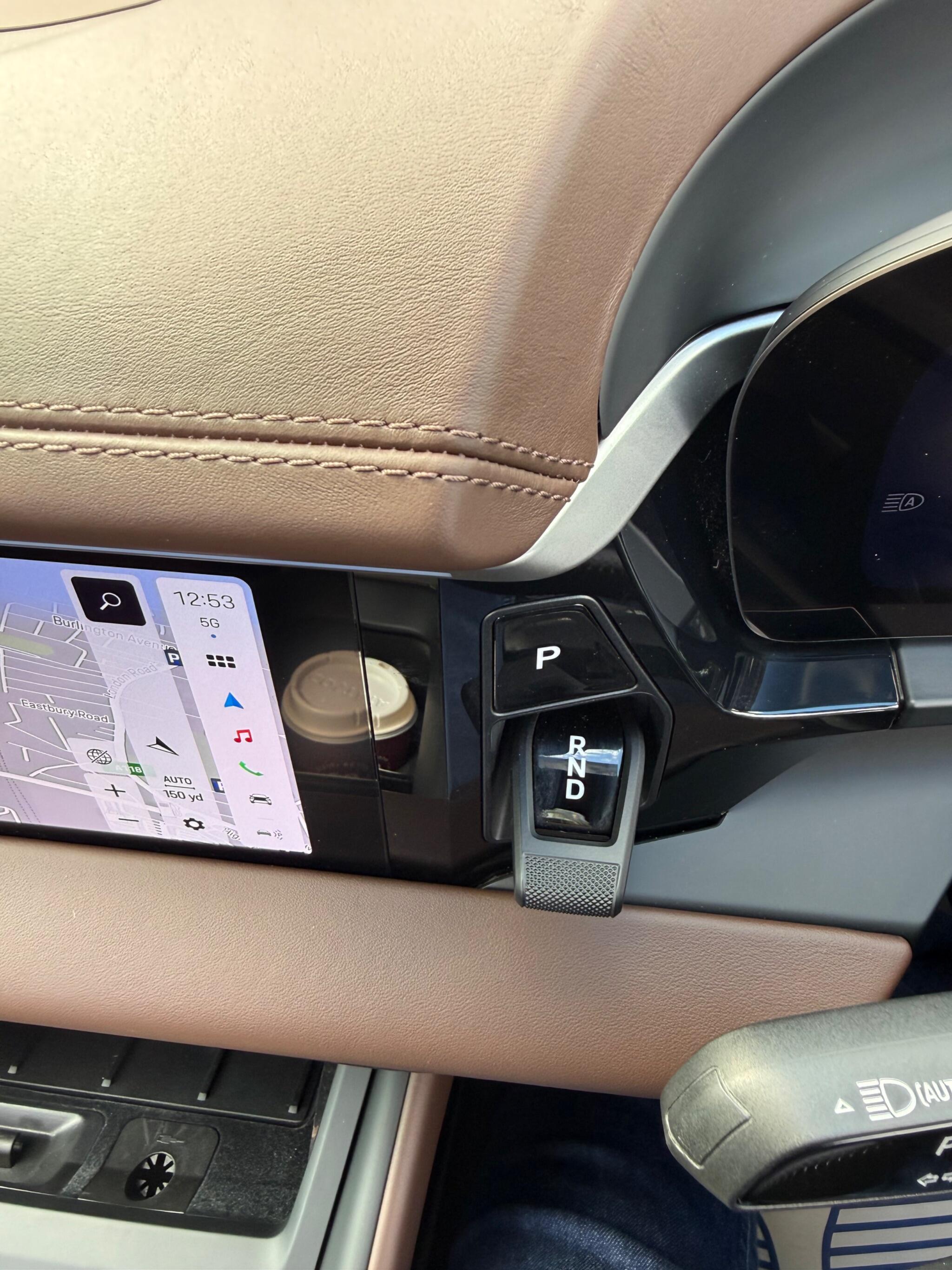 Porsche Macan view 55
