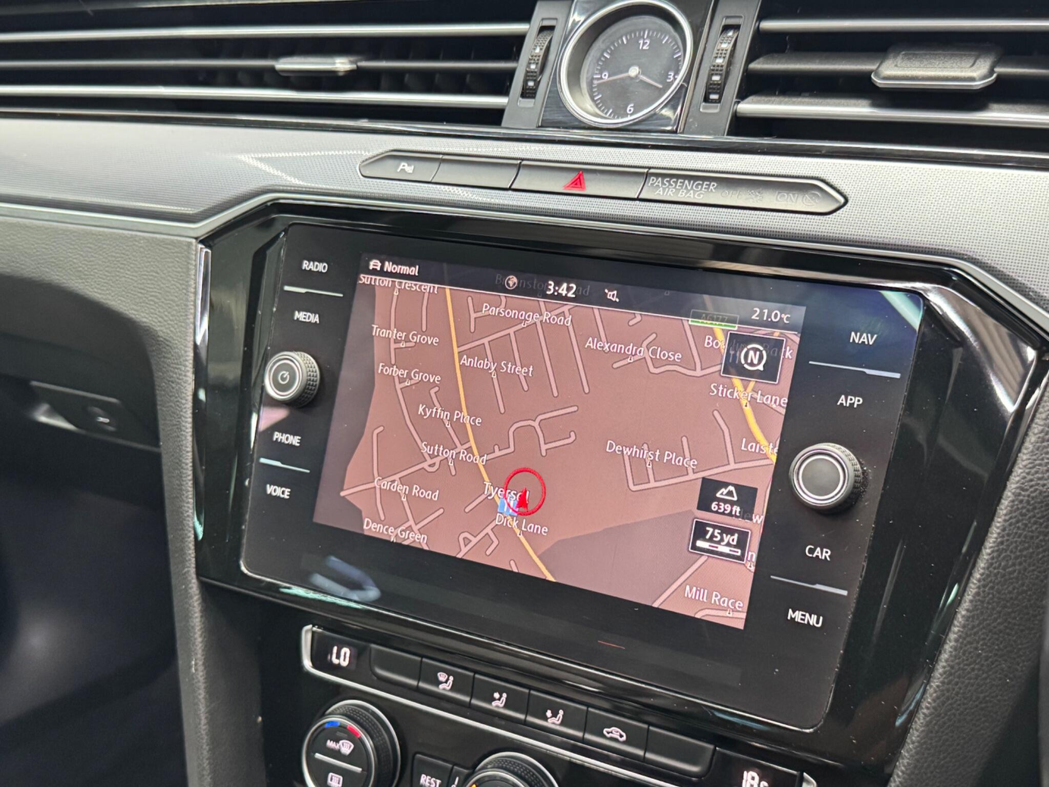 Volkswagen Passat view 24