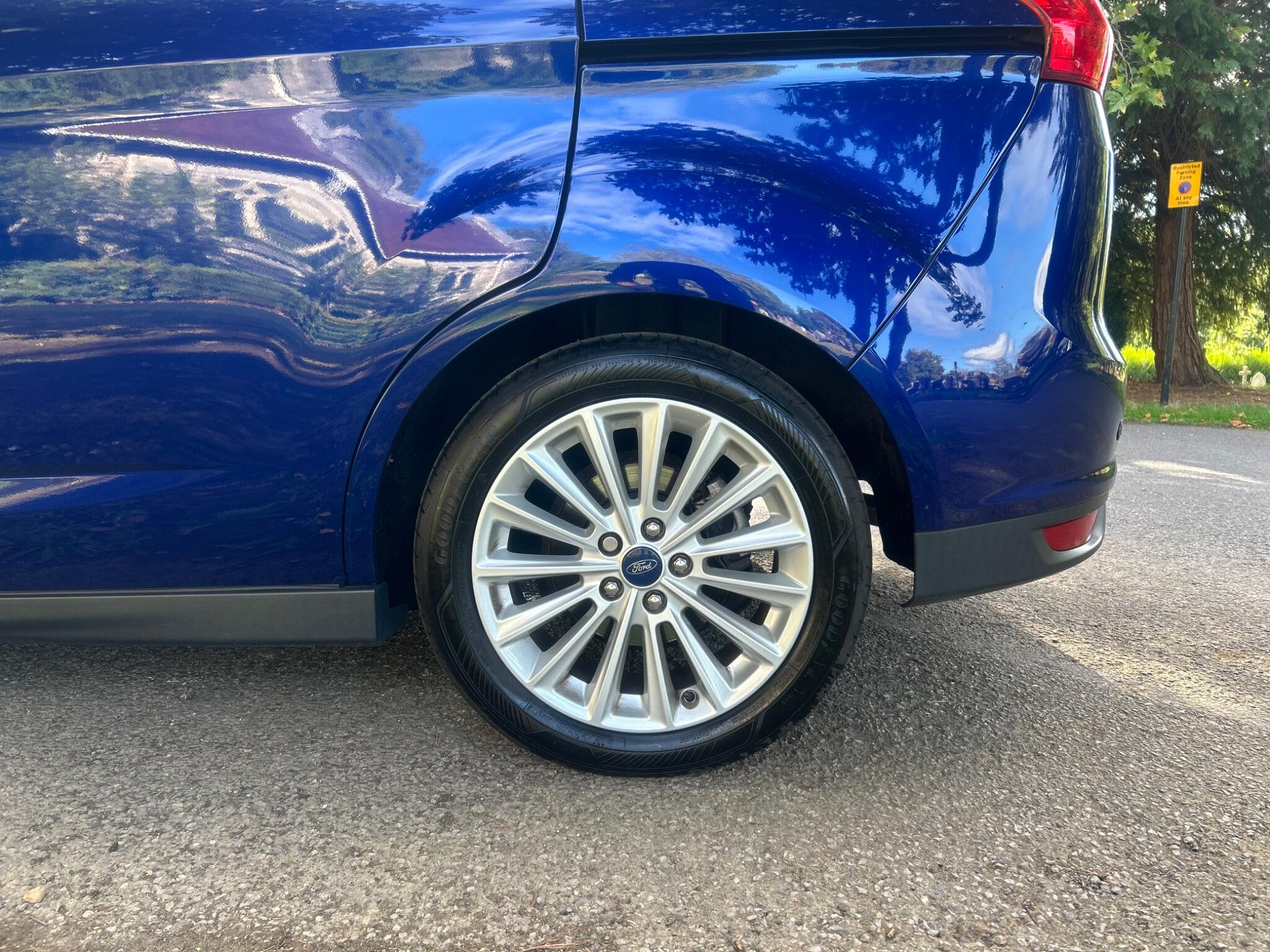 Ford Grand C-Max view 38