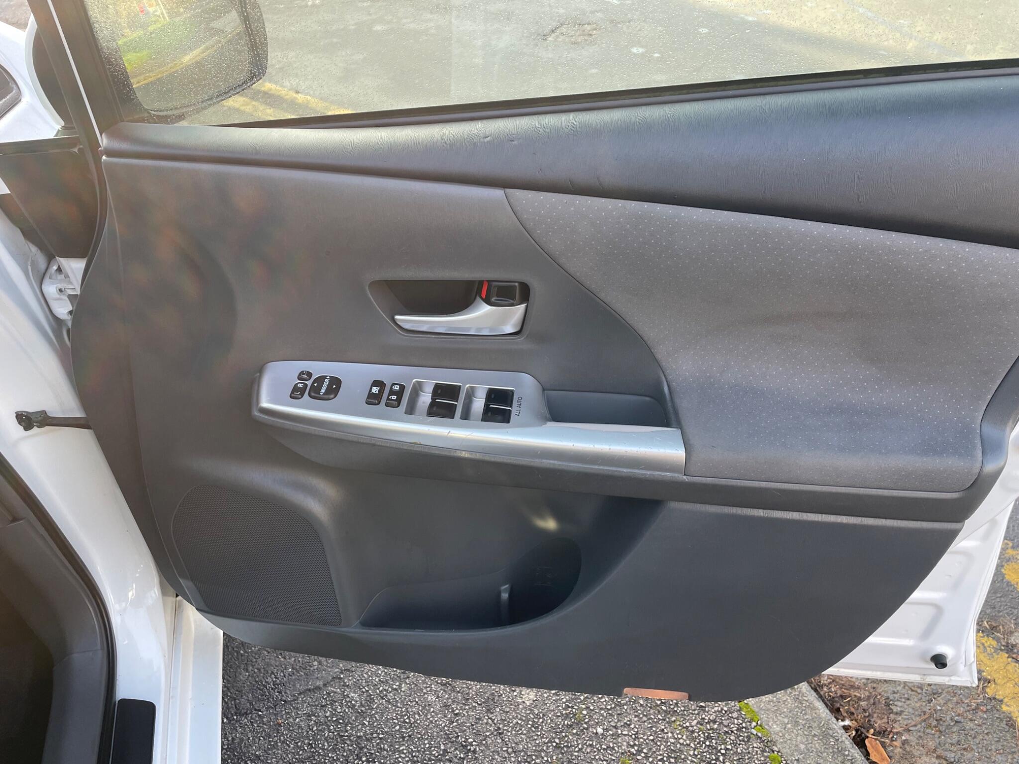 2014 Toyota Prius 1.5 CVT 4dr • 101,741 miles image 40