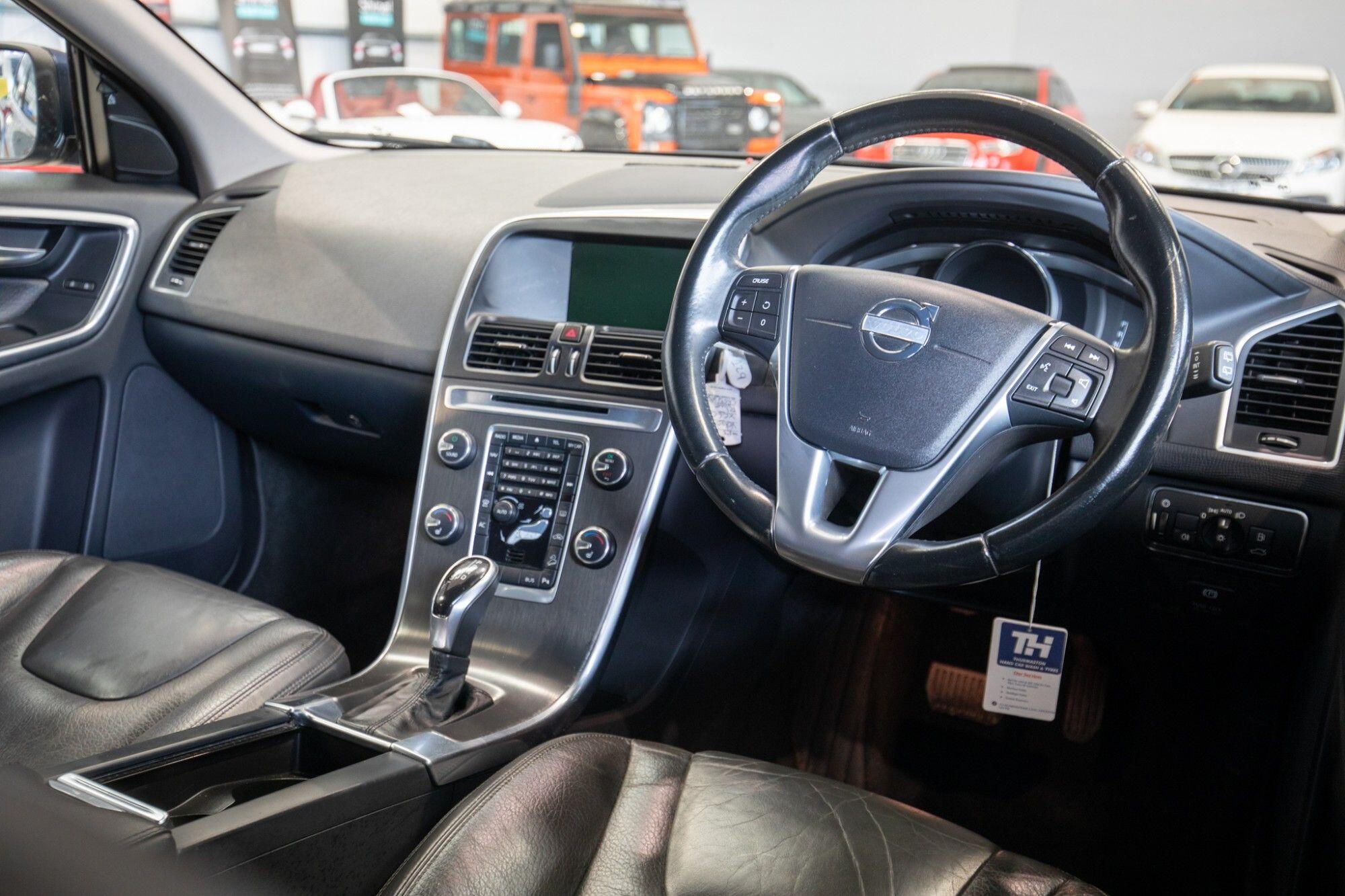 Volvo XC60 view 2