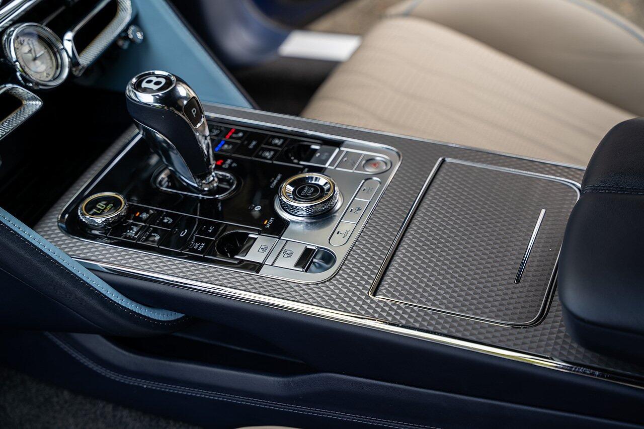 Bentley Flying Spur view 78