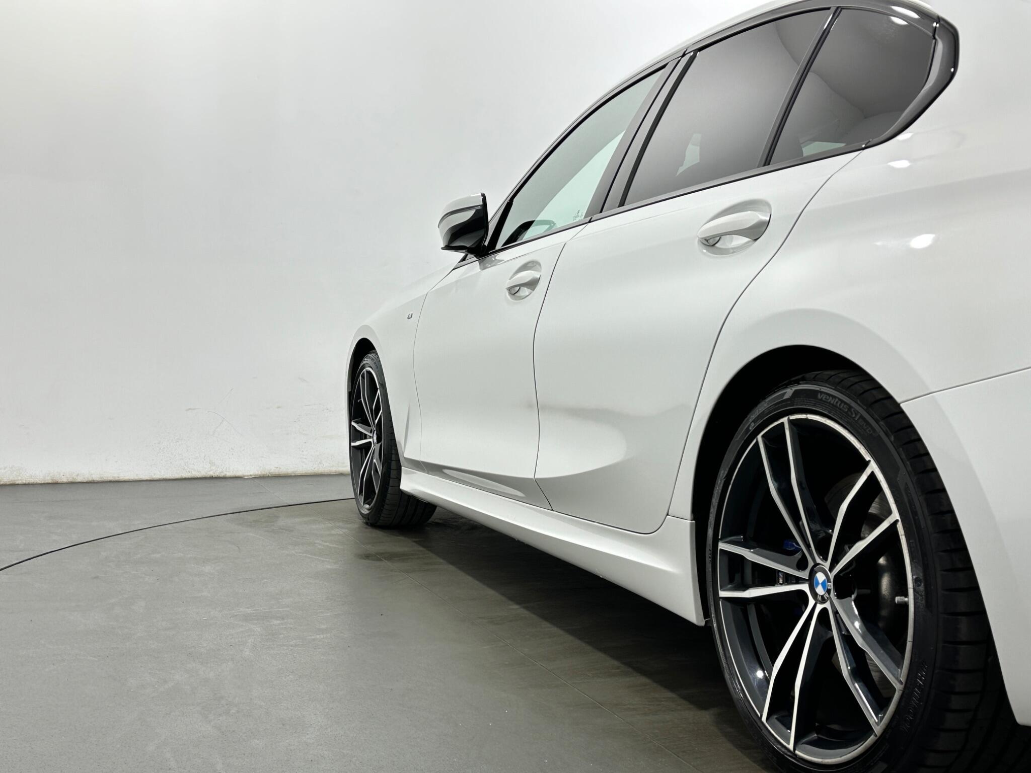 BMW 3 Series view 46