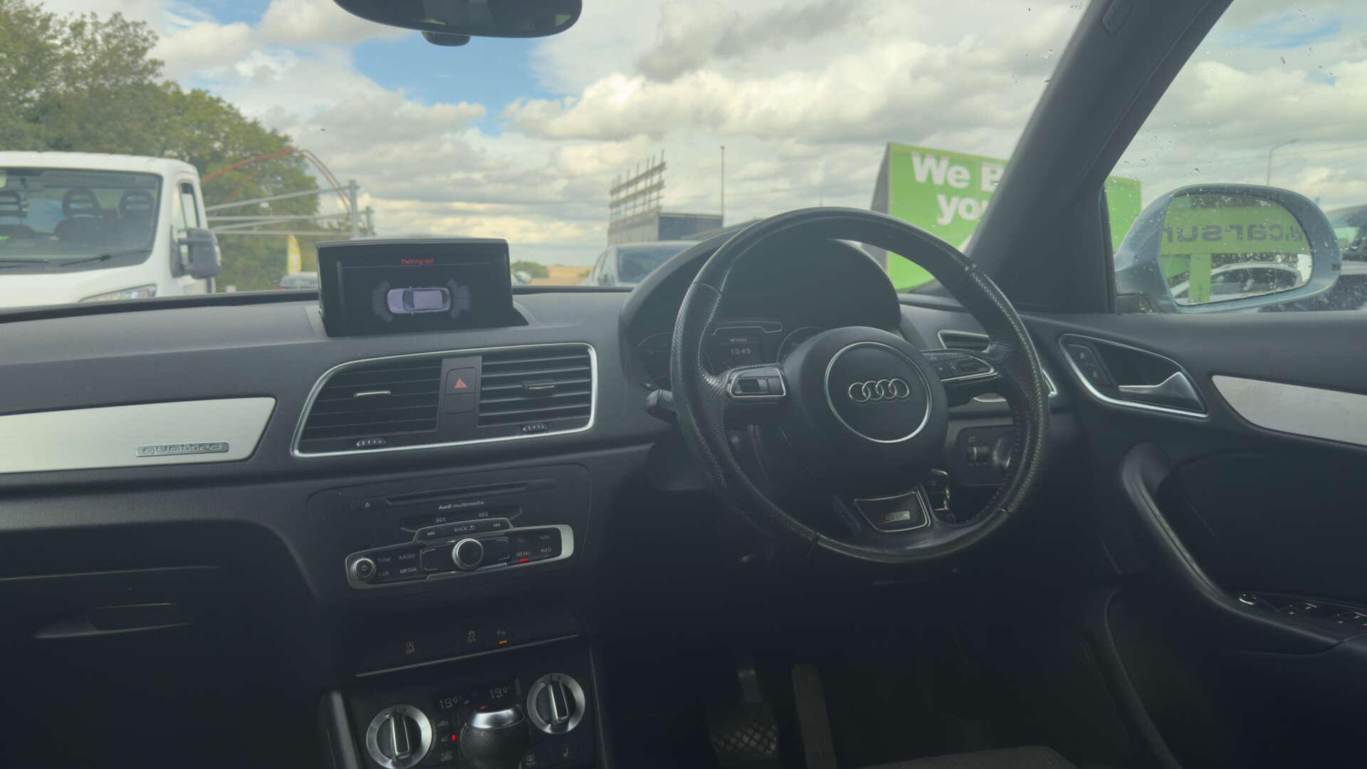 Audi Q3 view 36